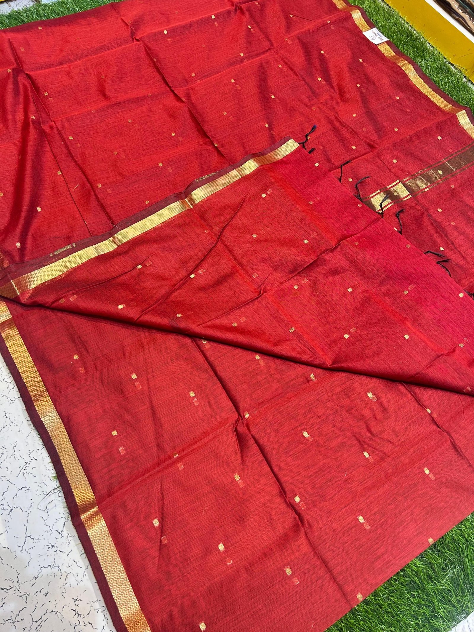 Soft quality Maheshwari silk Saree With Blouse Piece. - Image 4