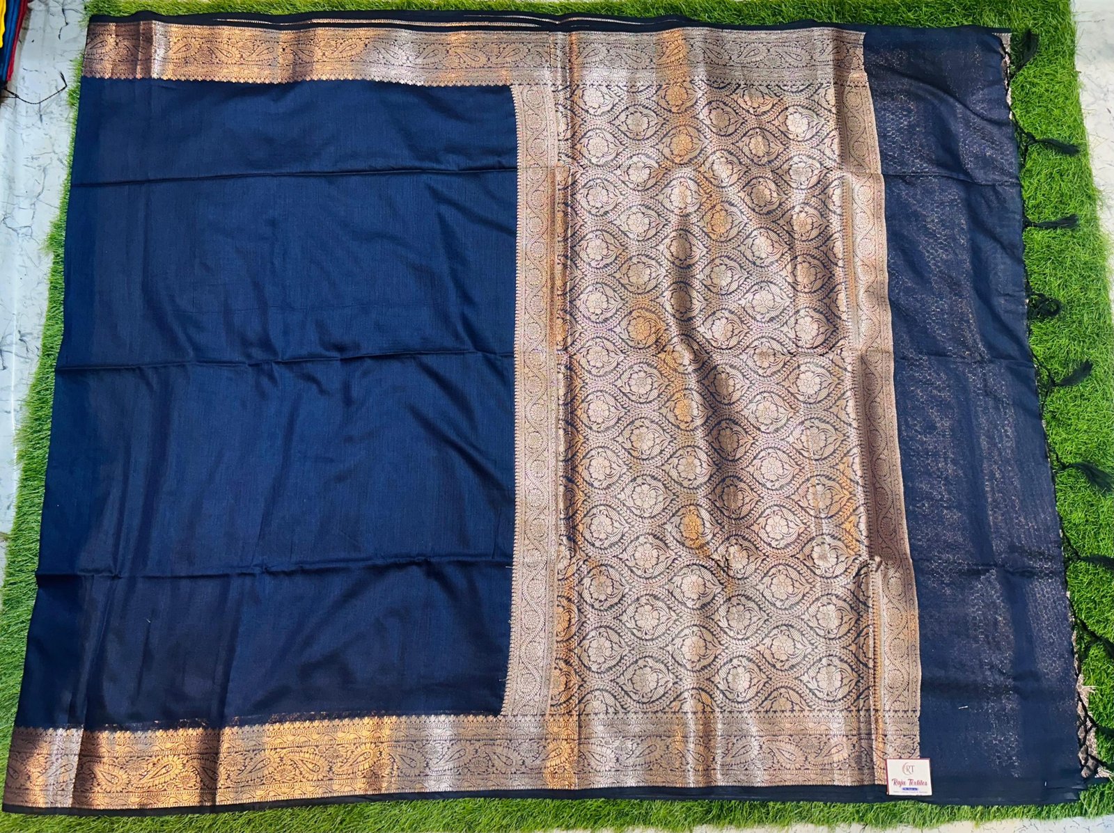 Soft quality Plain body Maheshwari silk Saree With heavy works Blouse Piece. - Image 2