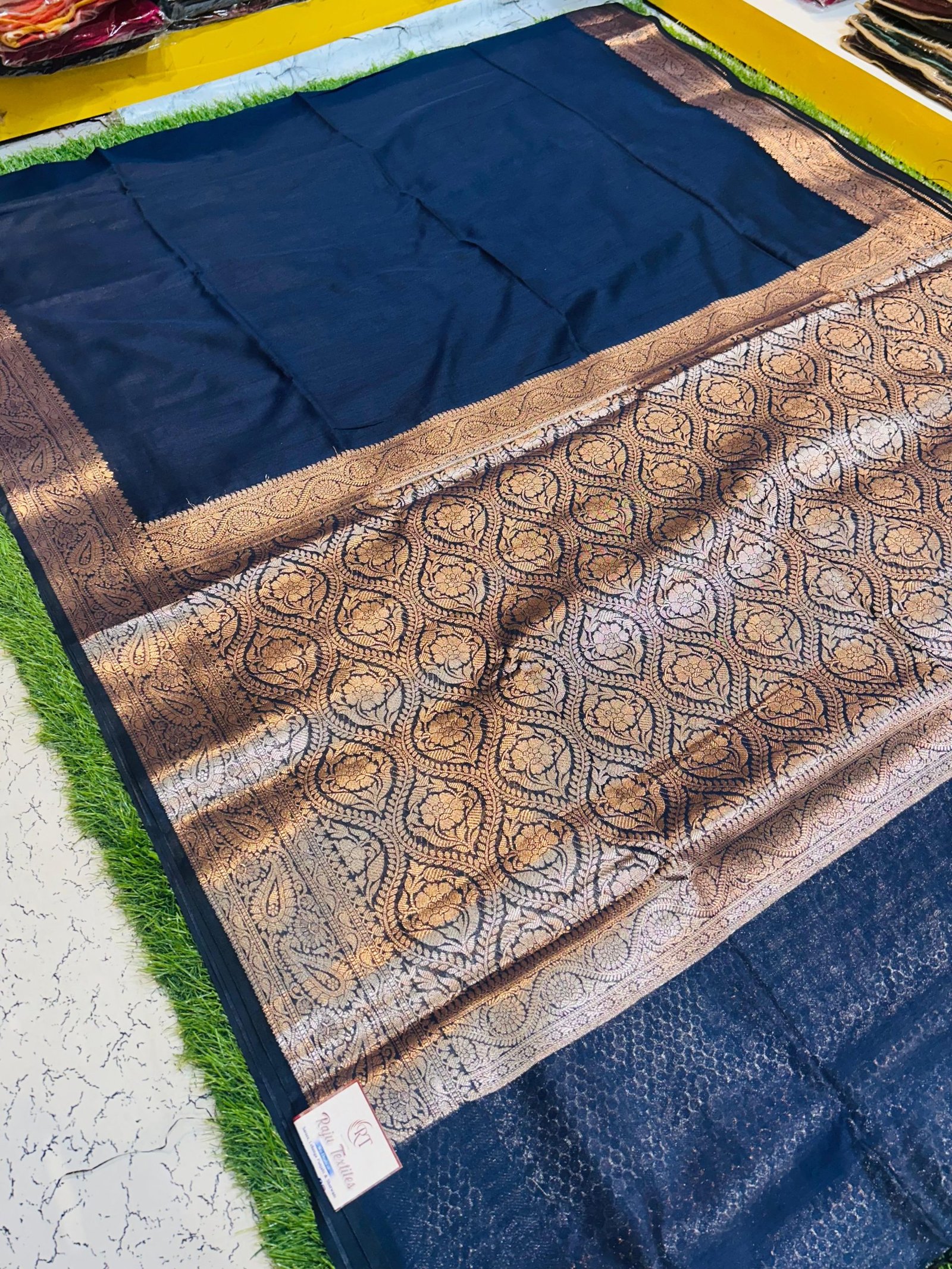 Soft quality Plain body Maheshwari silk Saree With heavy works Blouse Piece. - Image 4