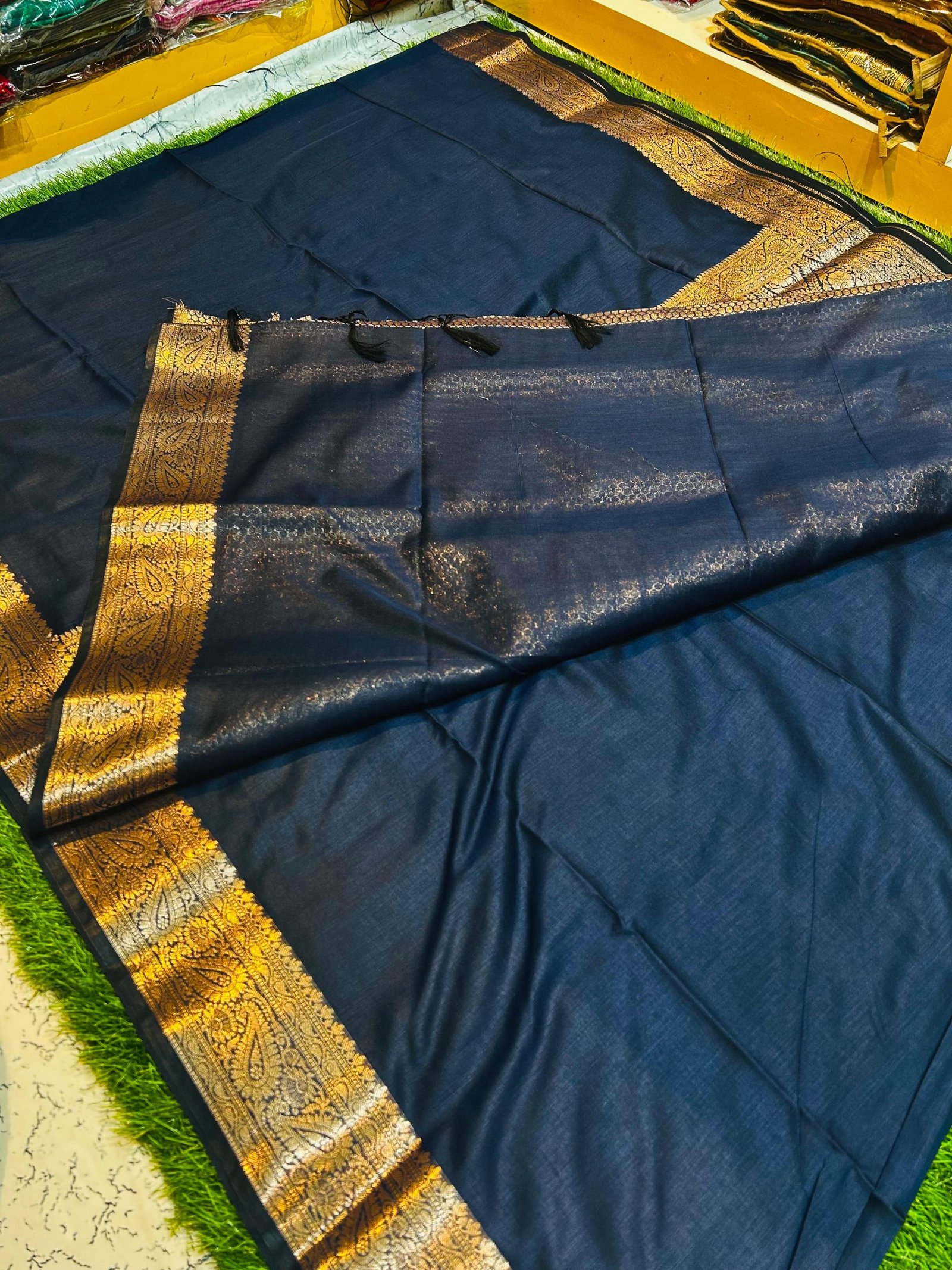 Soft quality Plain body Maheshwari silk Saree With heavy works Blouse Piece. - Image 5