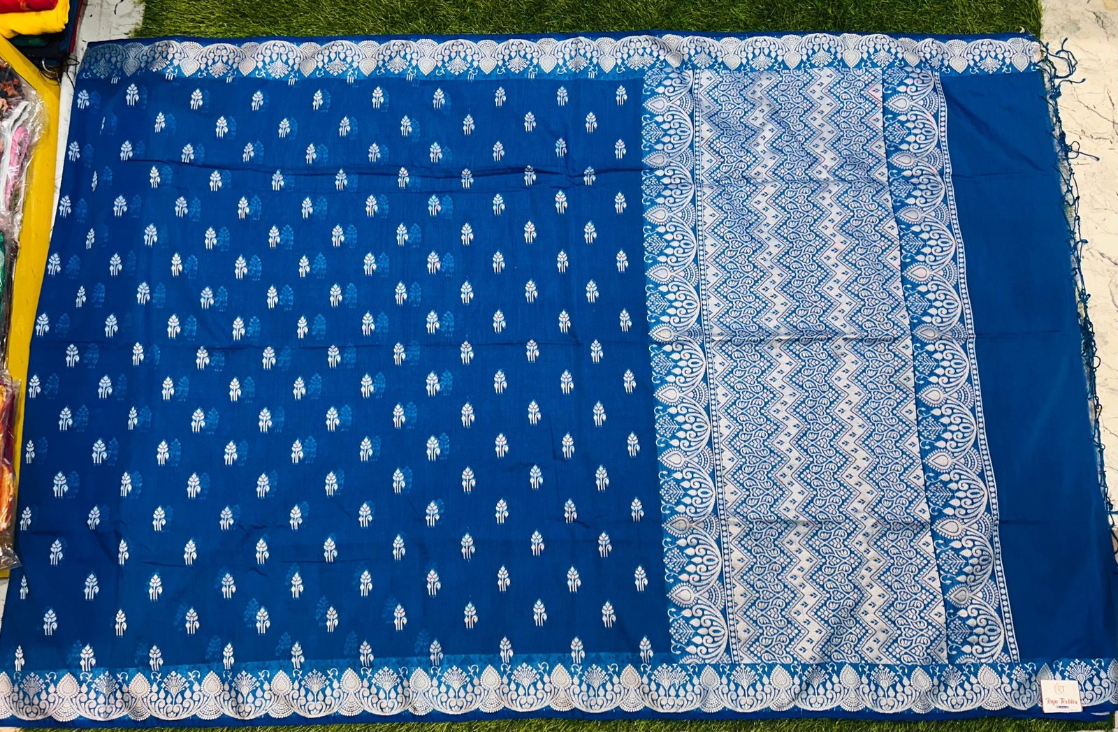 Soft quality Maheshwari Silk Saree in Open Border With White Colour Thread Works & Blouse Piece. - Image 2