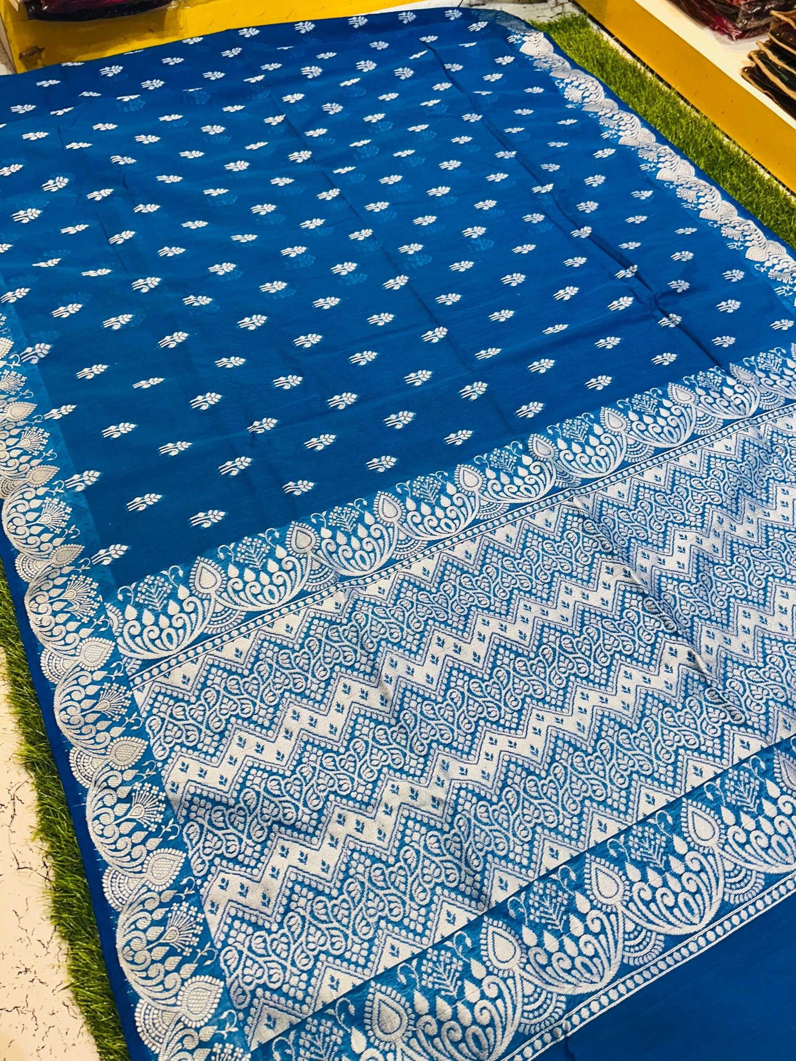 Soft quality Maheshwari Silk Saree in Open Border With White Colour Thread Works & Blouse Piece. - Image 3