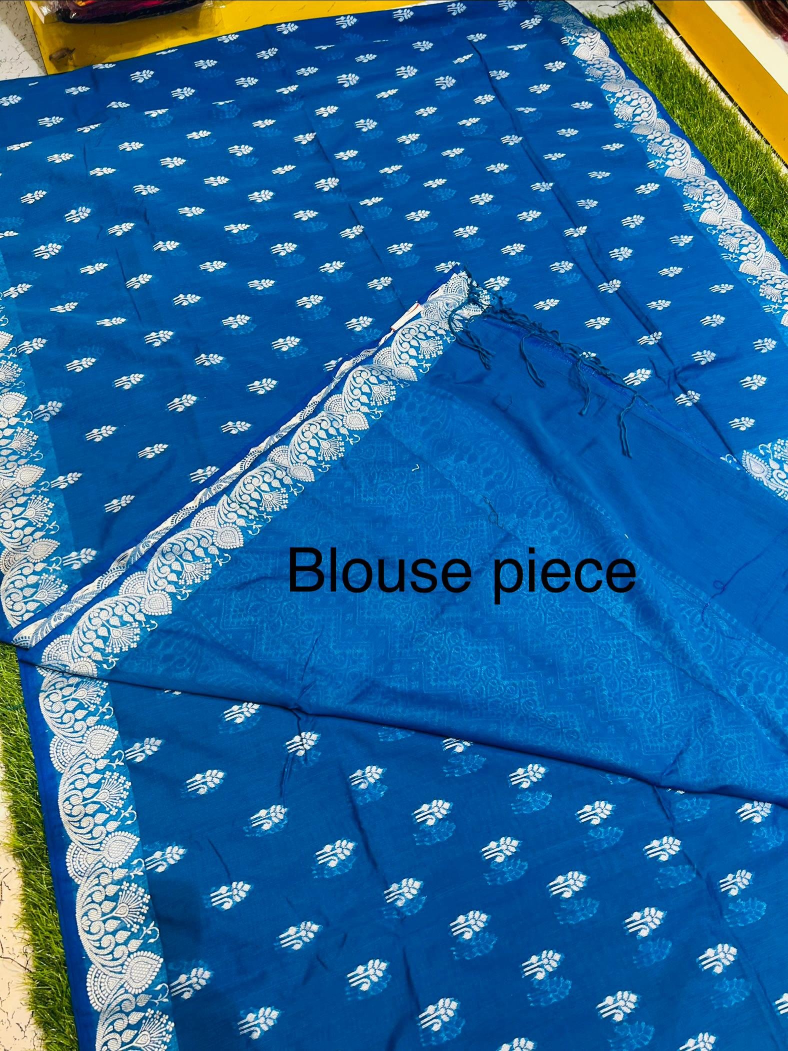 Soft quality Maheshwari Silk Saree in Open Border With White Colour Thread Works & Blouse Piece. - Image 6