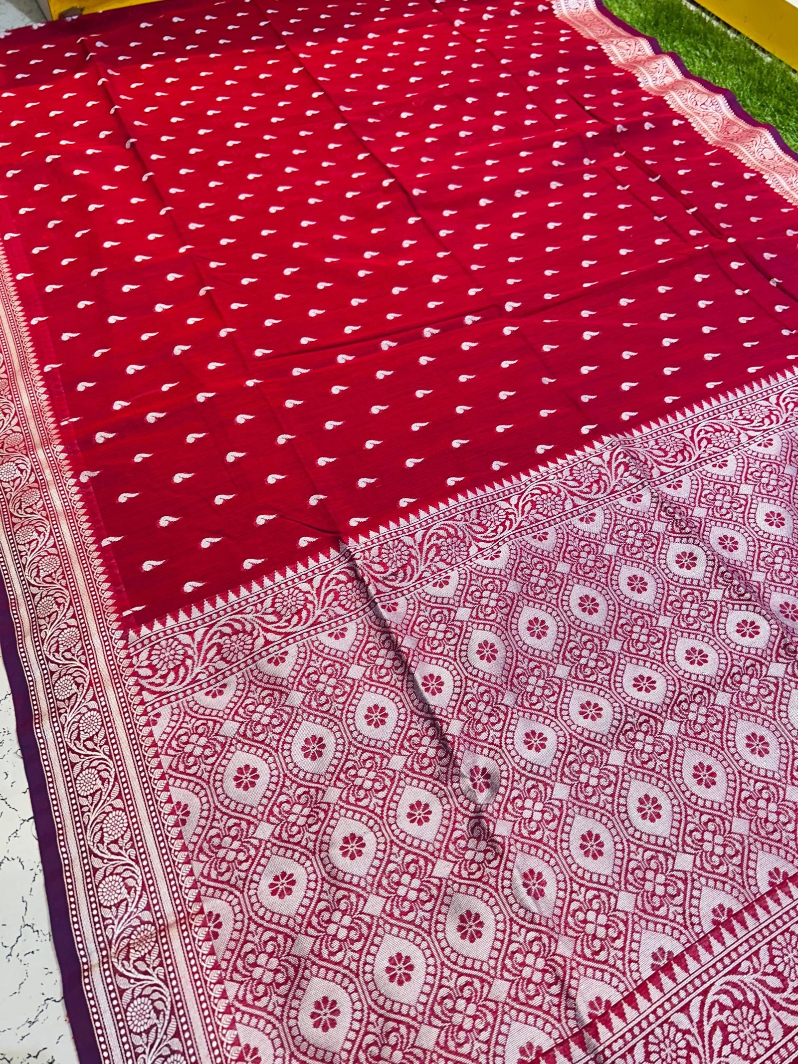 Soft quality Maheshwari Silk Saree in Open Border With White Colour Thread Works & Blouse Piece. - Image 3