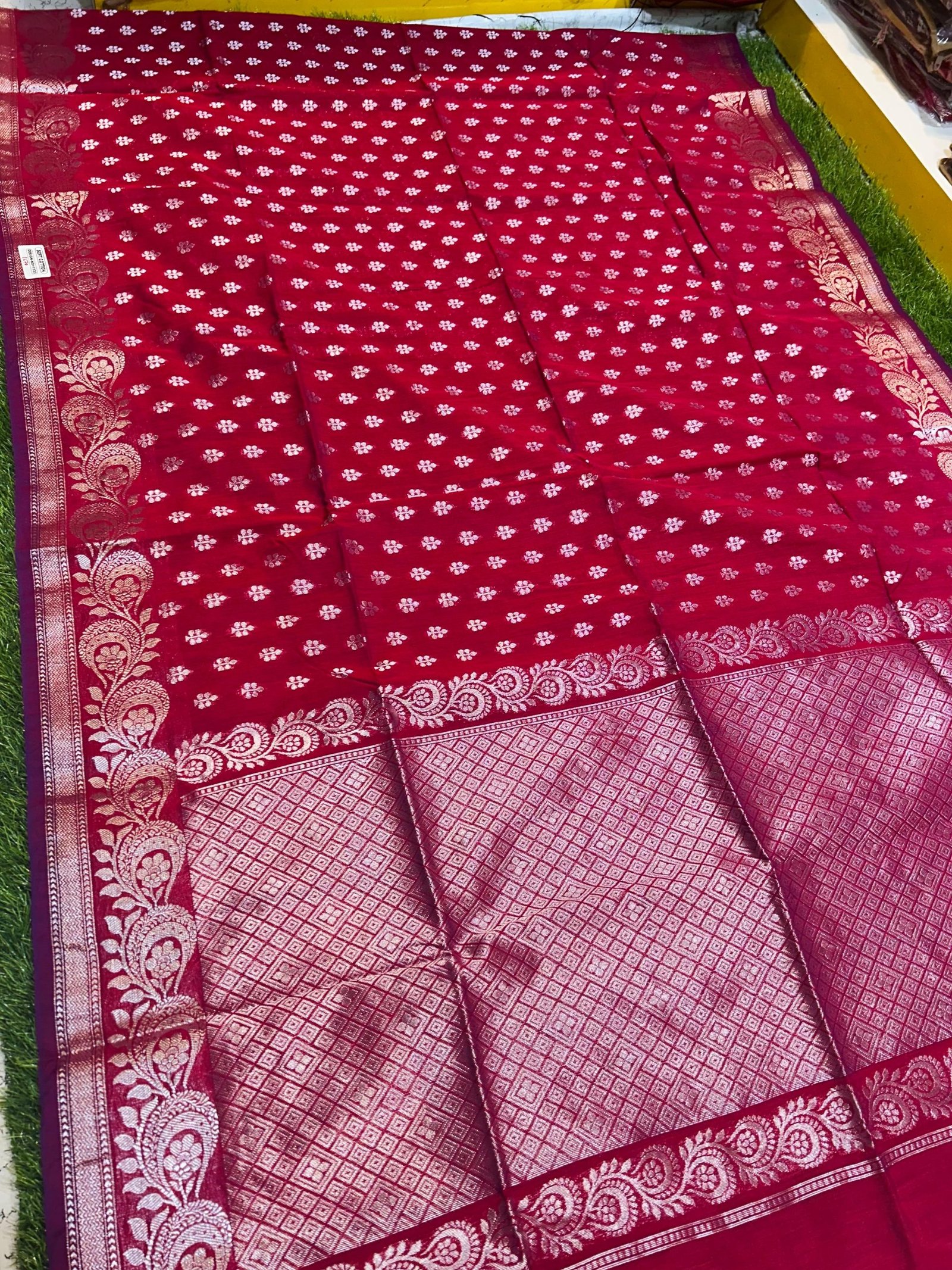 Soft quality Maheshwari Silk Saree in Open Border With Blouse Piece.