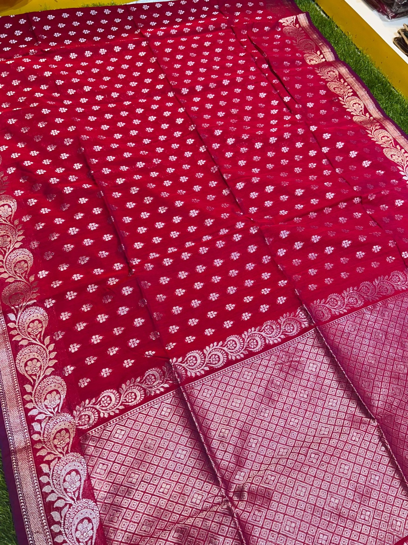 Soft quality Maheshwari Silk Saree in Open Border With Blouse Piece. - Image 3