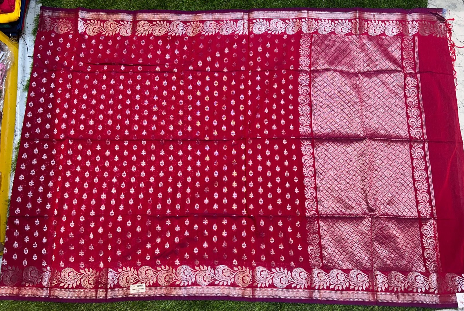 Soft quality Maheshwari Silk Saree in Open Border With Blouse Piece. - Image 2