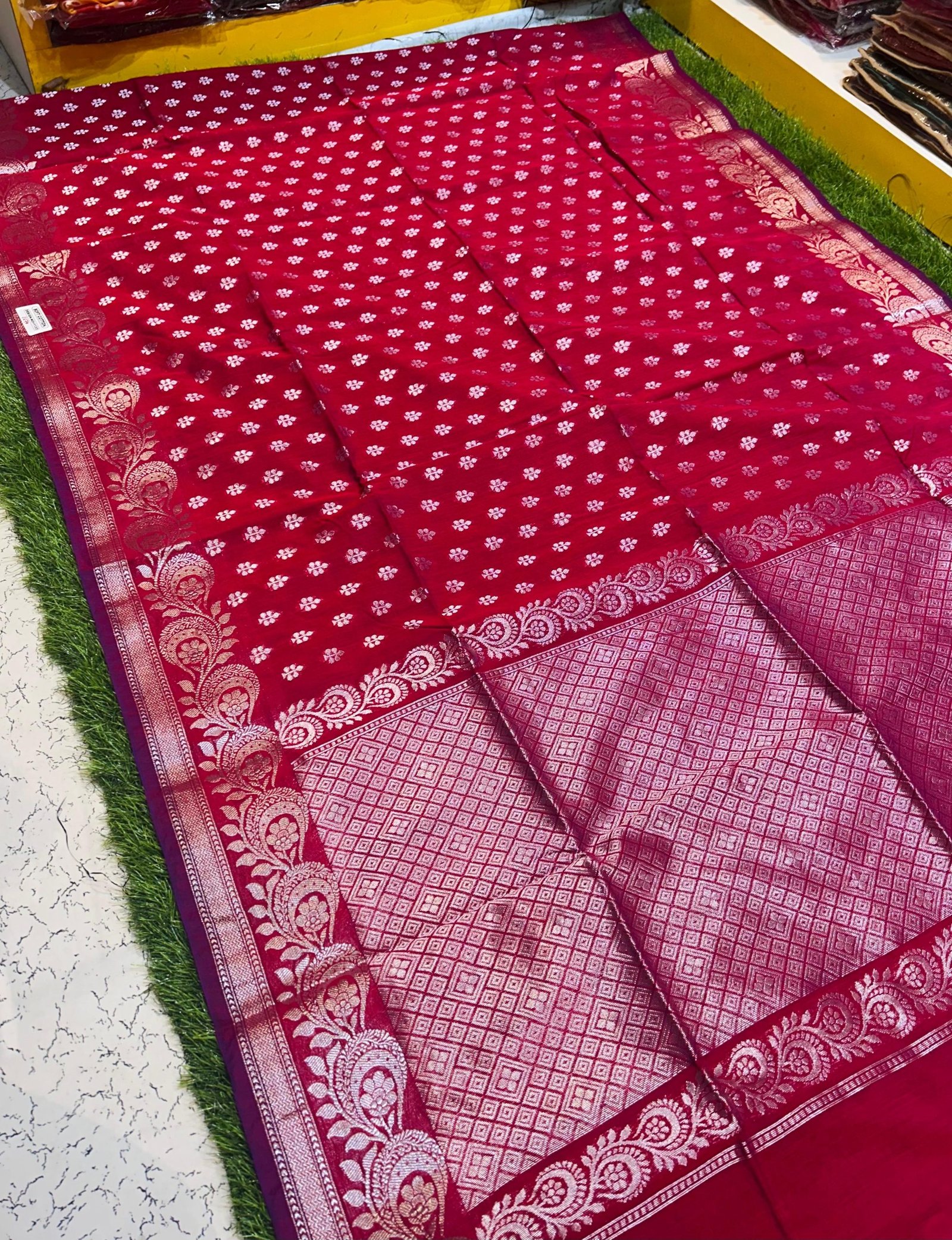 Soft quality Maheshwari Silk Saree in Open Border With Blouse Piece. - Image 4