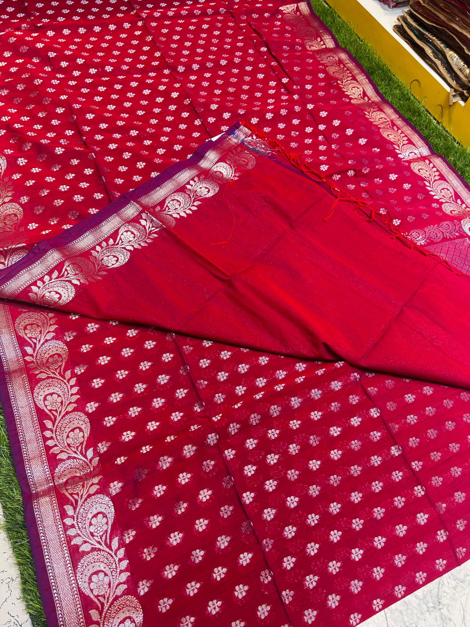 Soft quality Maheshwari Silk Saree in Open Border With Blouse Piece. - Image 6