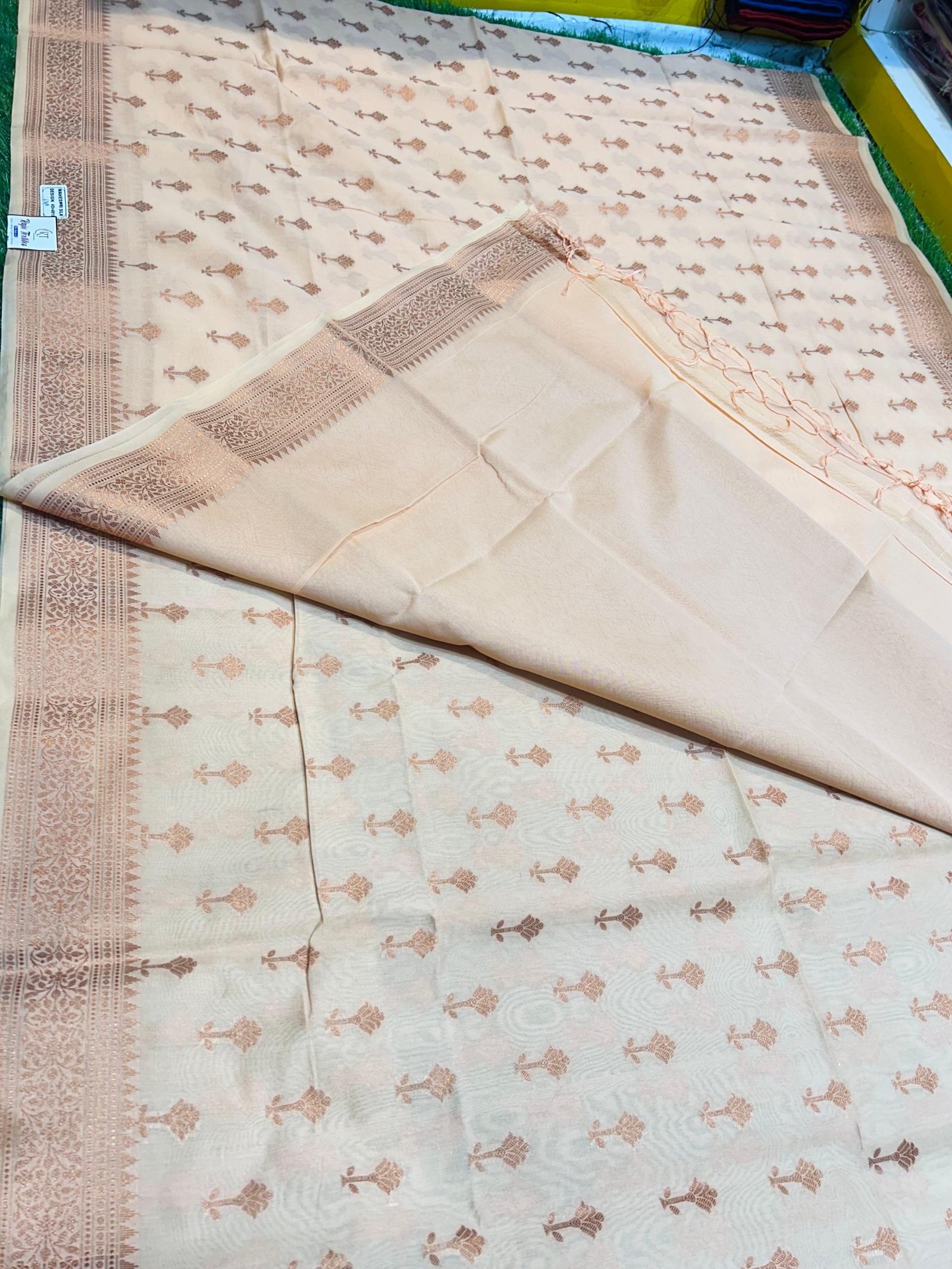Soft quality Maheshwari Silk Saree in Pastal Colour With Blouse Piece. - Image 6