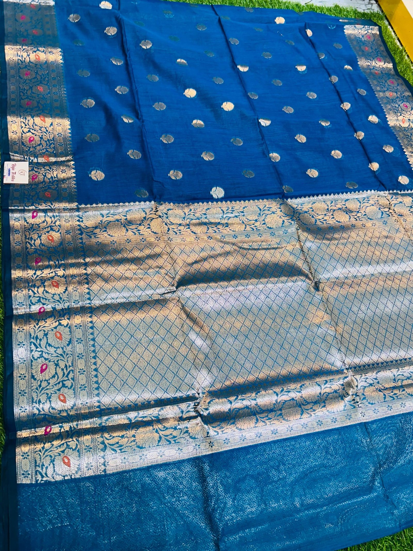 Soft quality Maheshwari Silk Saree With Blouse Piece.