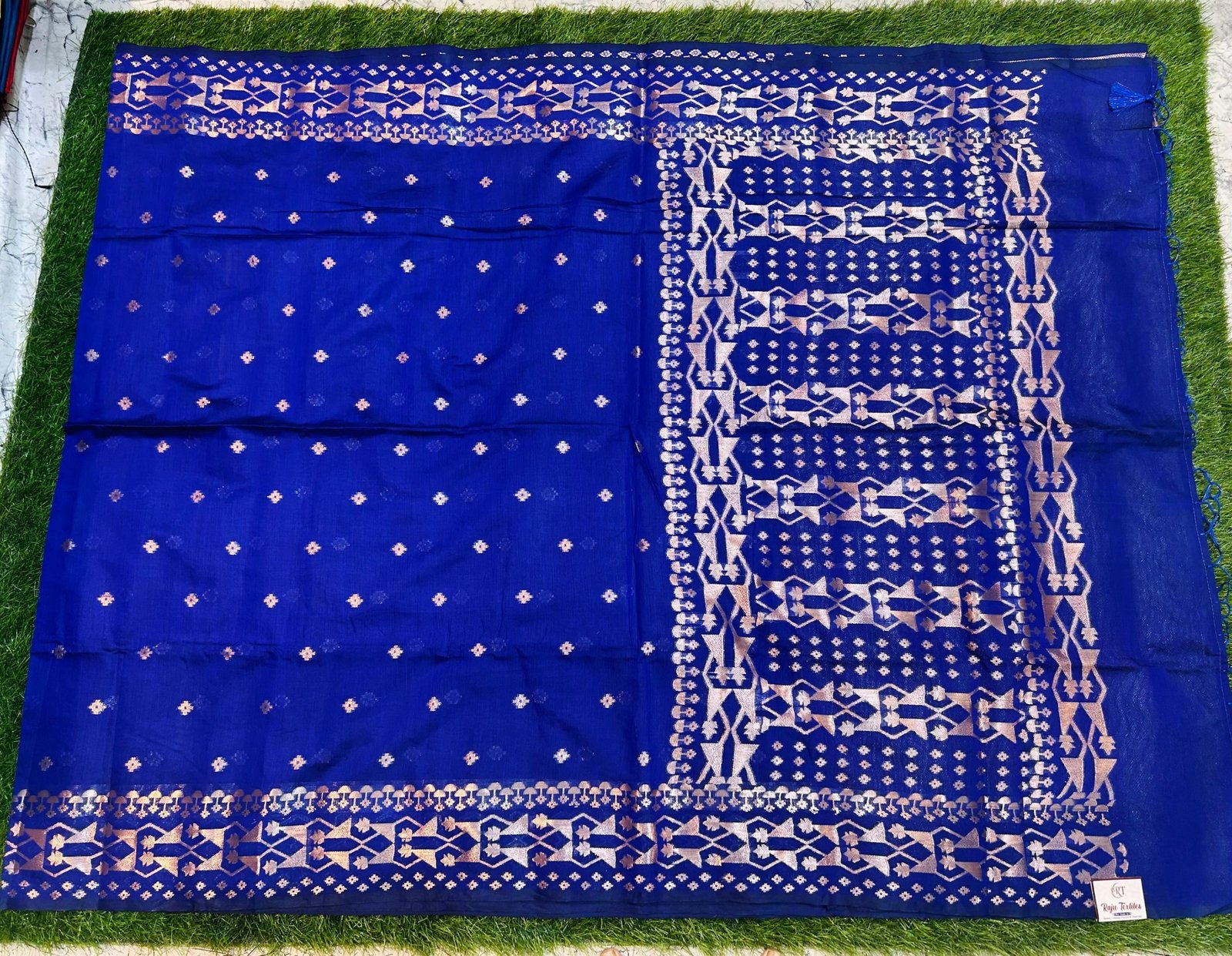Soft quality Maheshwari Silk Saree With Blouse Piece. - Image 3