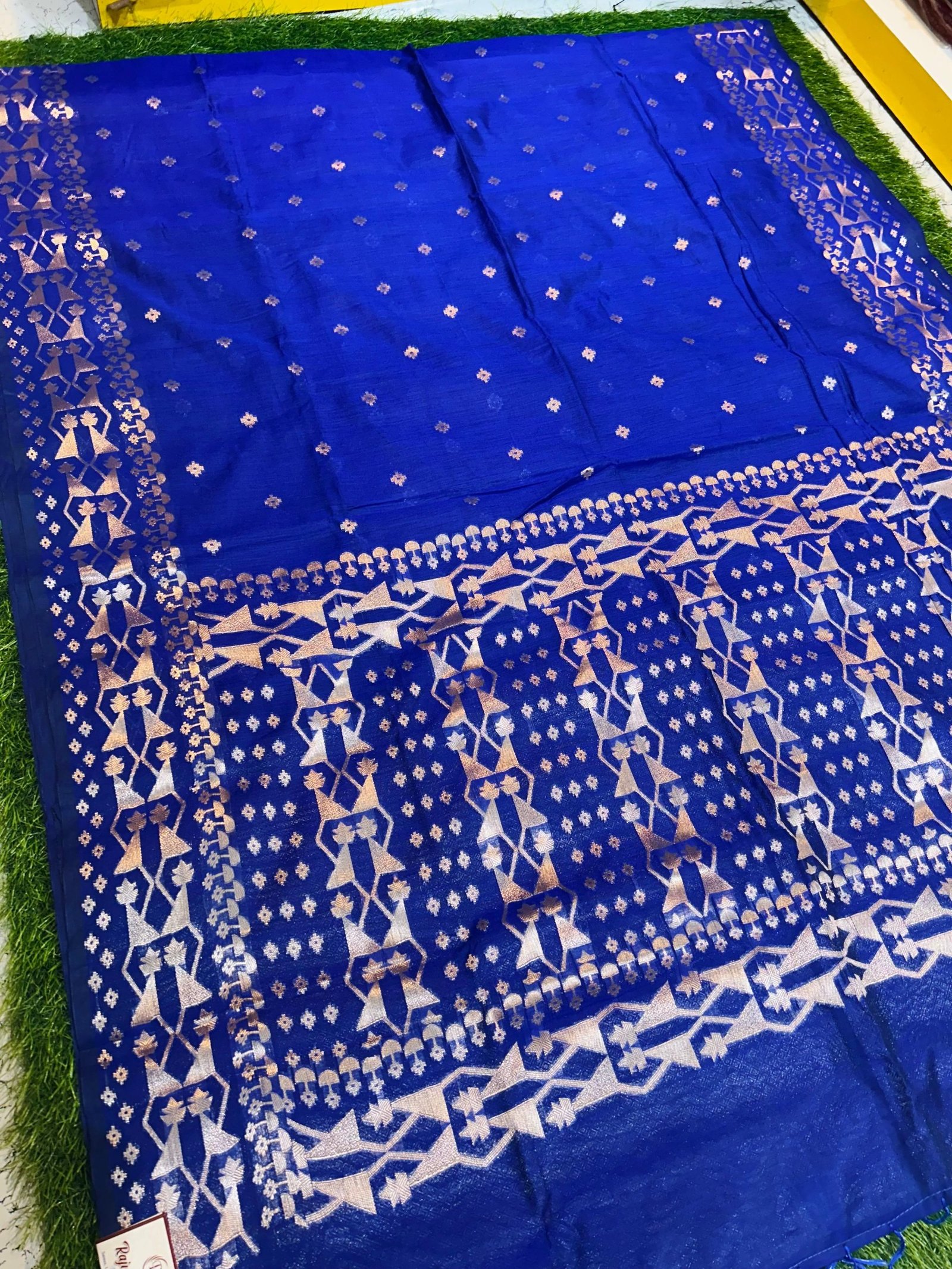 Soft quality Maheshwari Silk Saree With Blouse Piece.