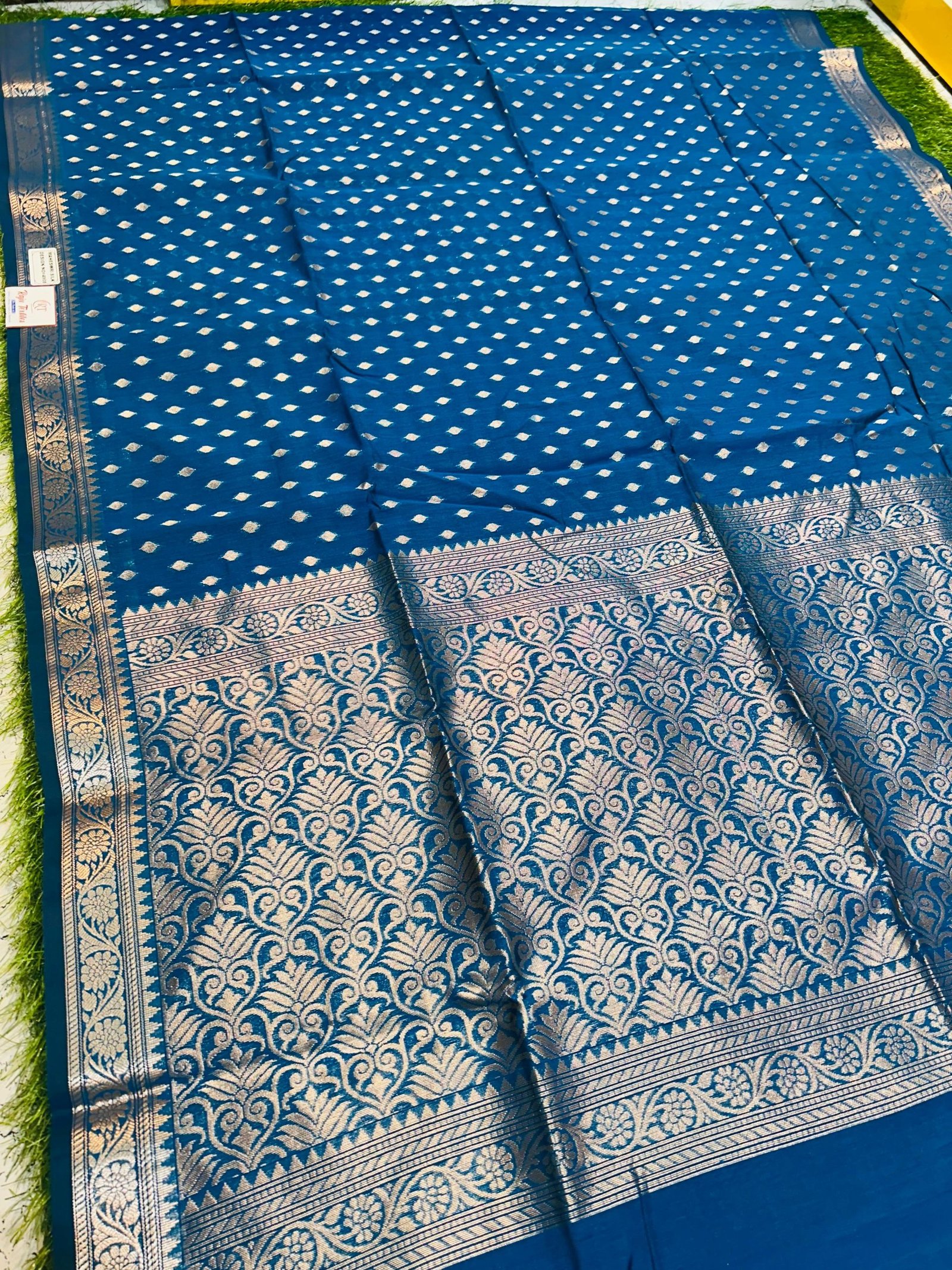 Soft quality Maheshwari Silk Saree With Blouse Piece. - Image 3