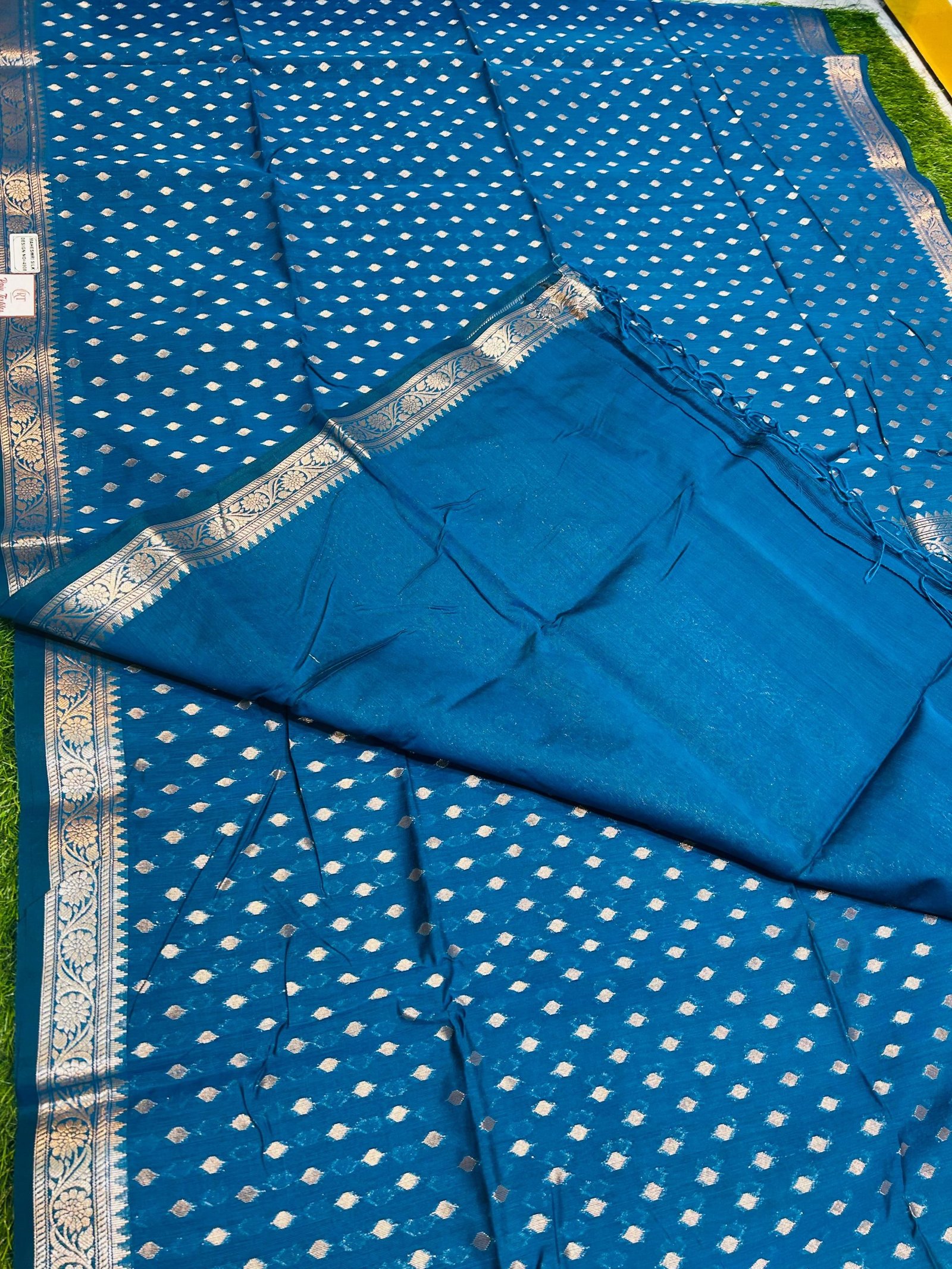 Soft quality Maheshwari Silk Saree With Blouse Piece. - Image 7