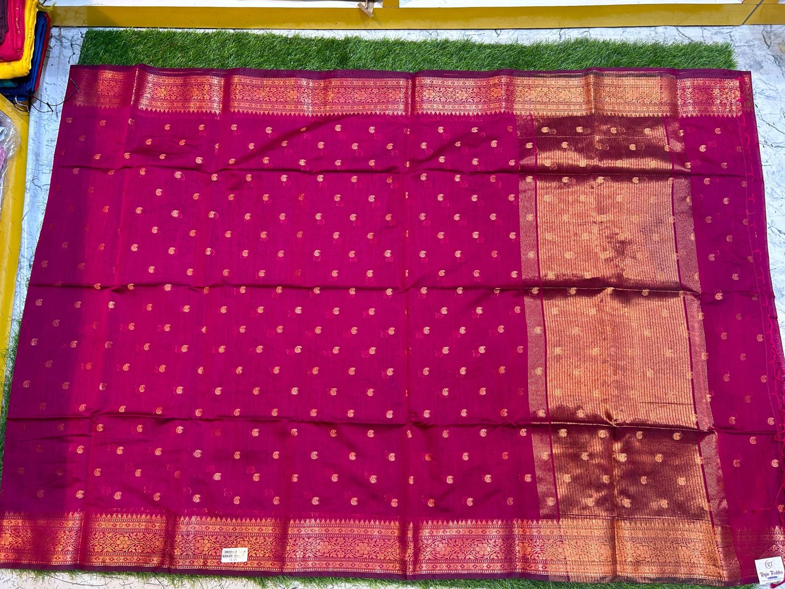 Soft quality Maheshwari Silk Saree With Blouse Piece. - Image 2
