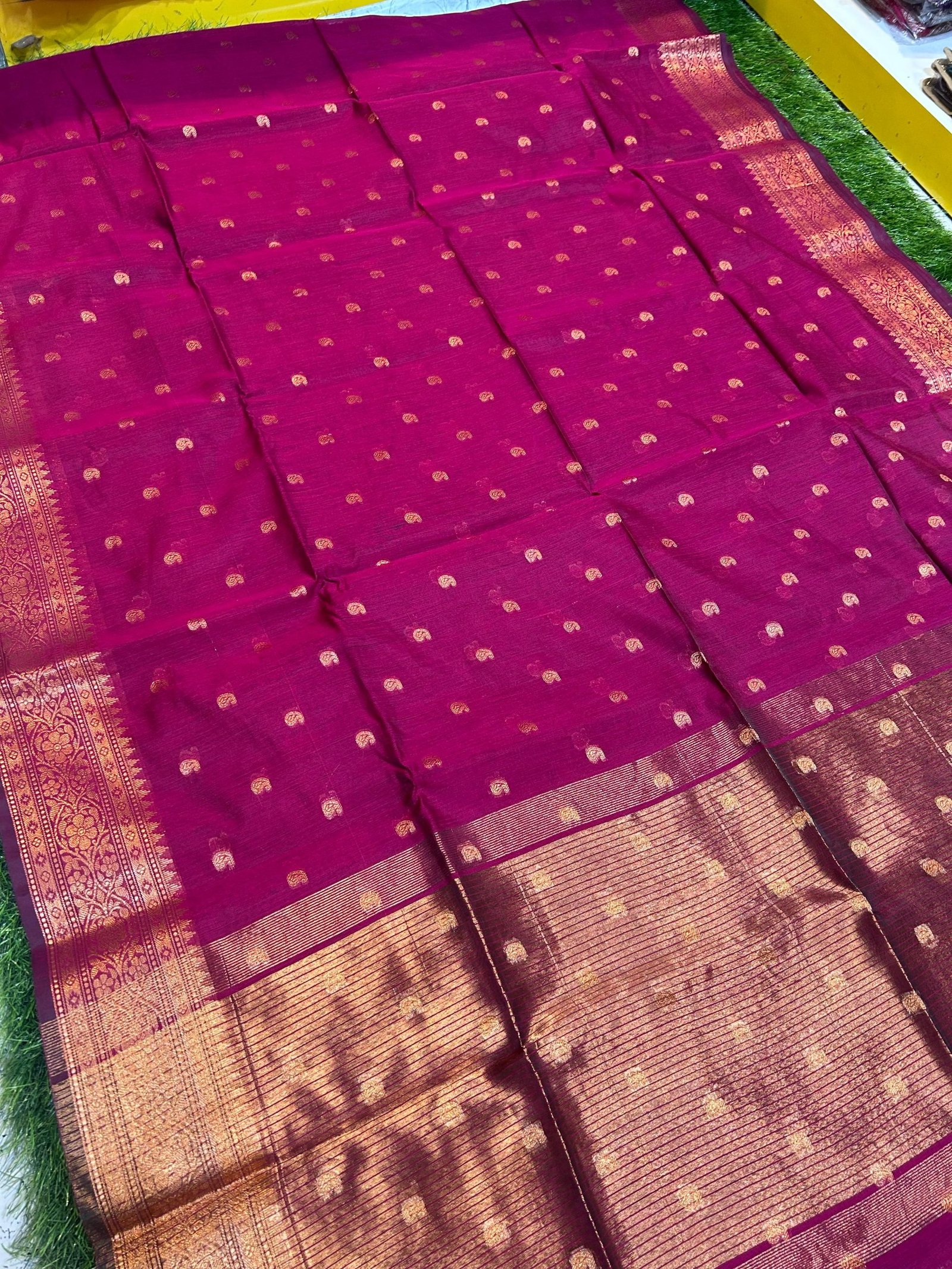 Soft quality Maheshwari Silk Saree With Blouse Piece. - Image 3