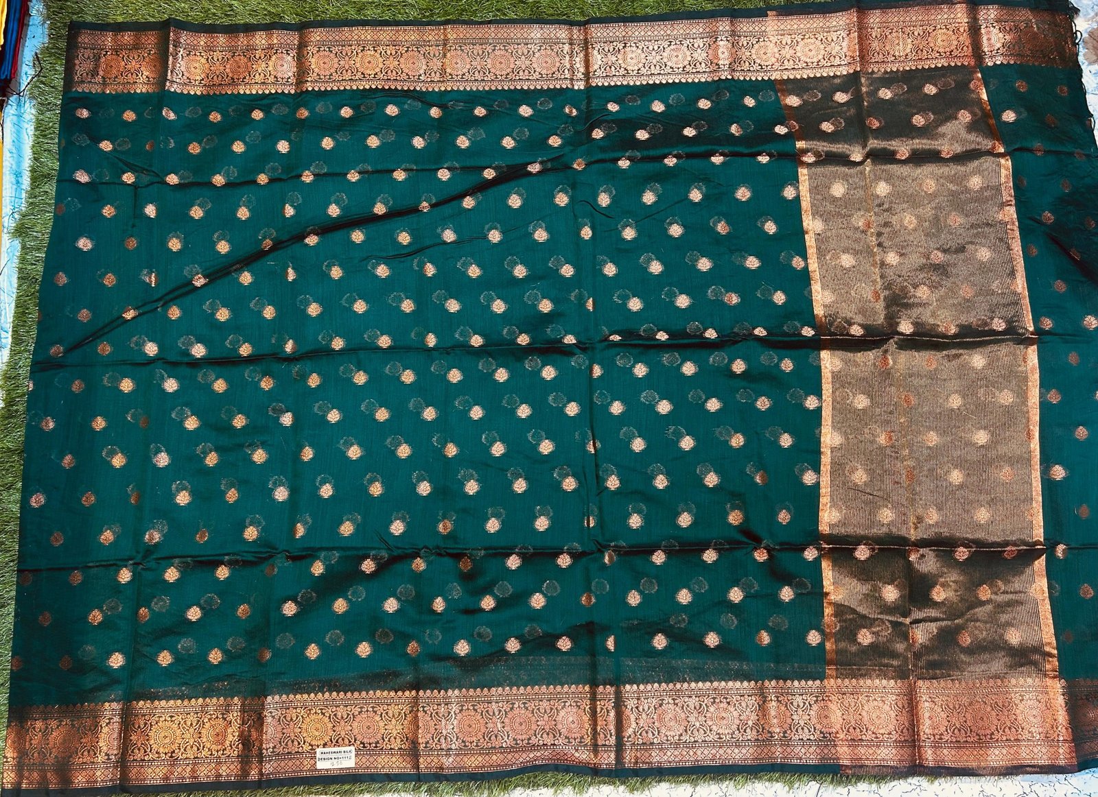 Soft quality Maheshwari Silk Saree With Blouse Piece. - Image 2