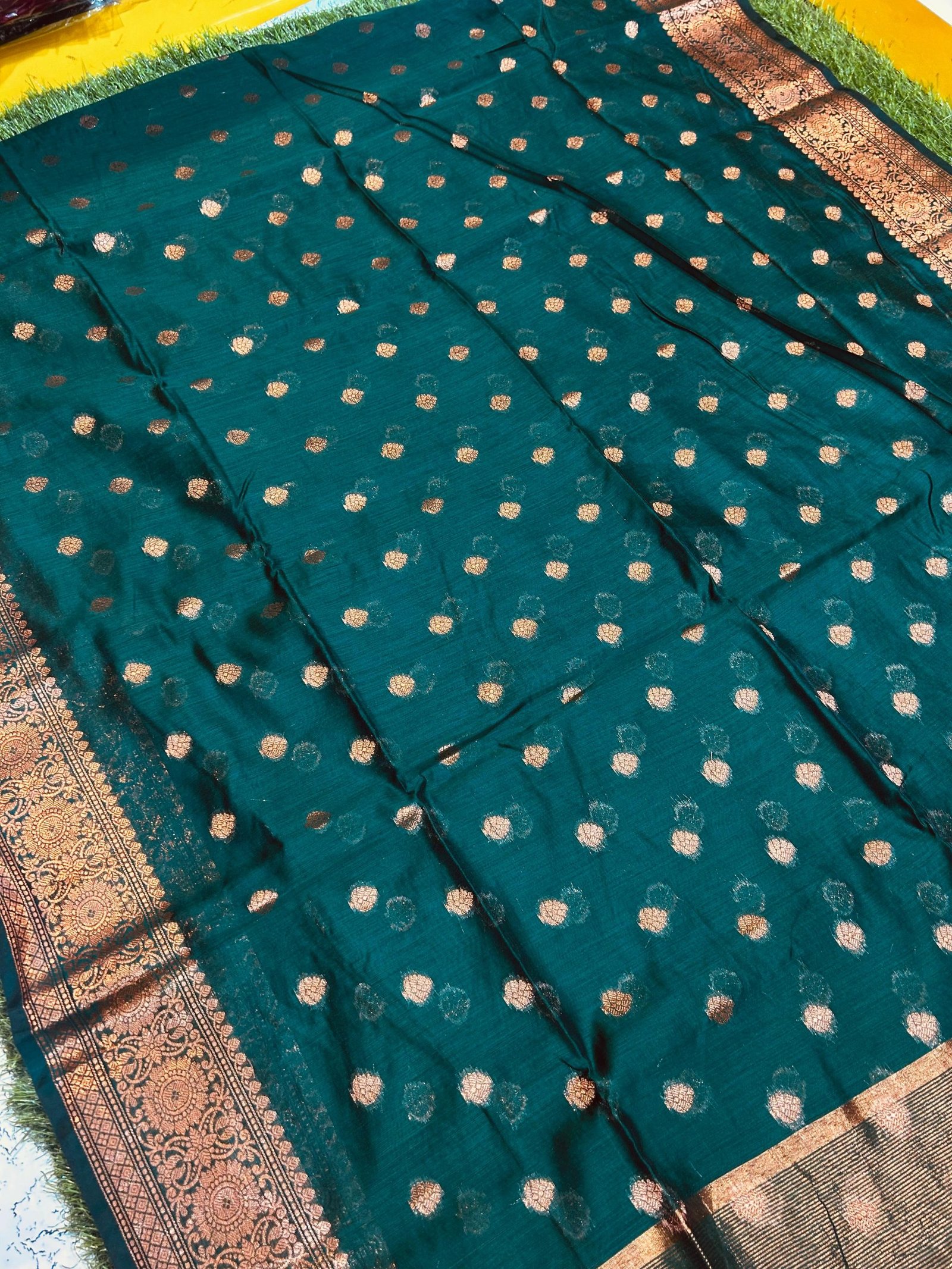 Soft quality Maheshwari Silk Saree With Blouse Piece. - Image 4