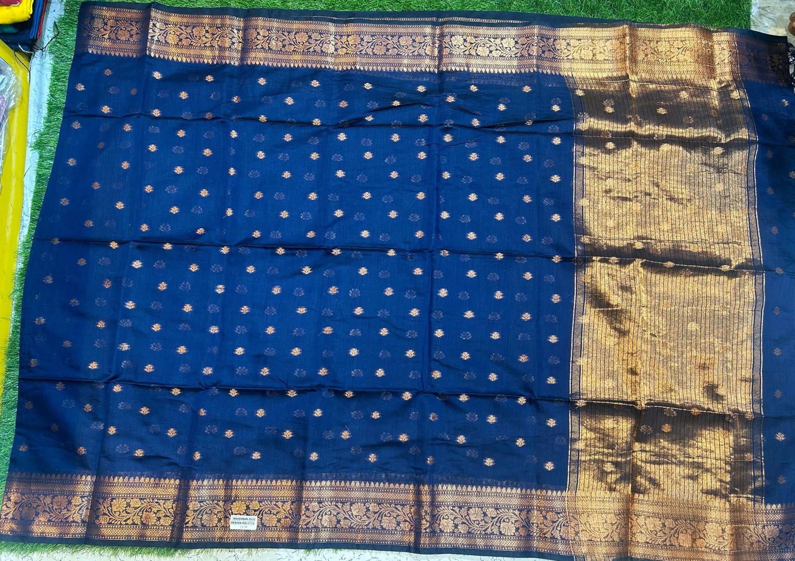 Soft quality Maheshwari Silk Saree With Blouse Piece. - Image 2