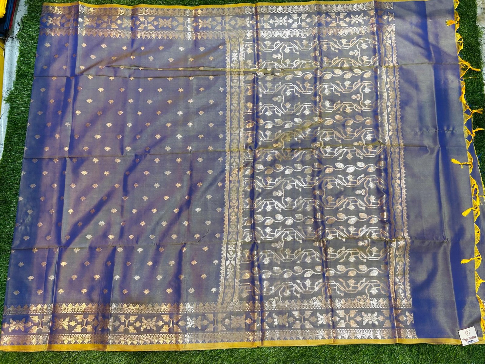 Soft Quality Samaya Silk Saree in Dual-tone Colours With Blouse Piece. - Image 2