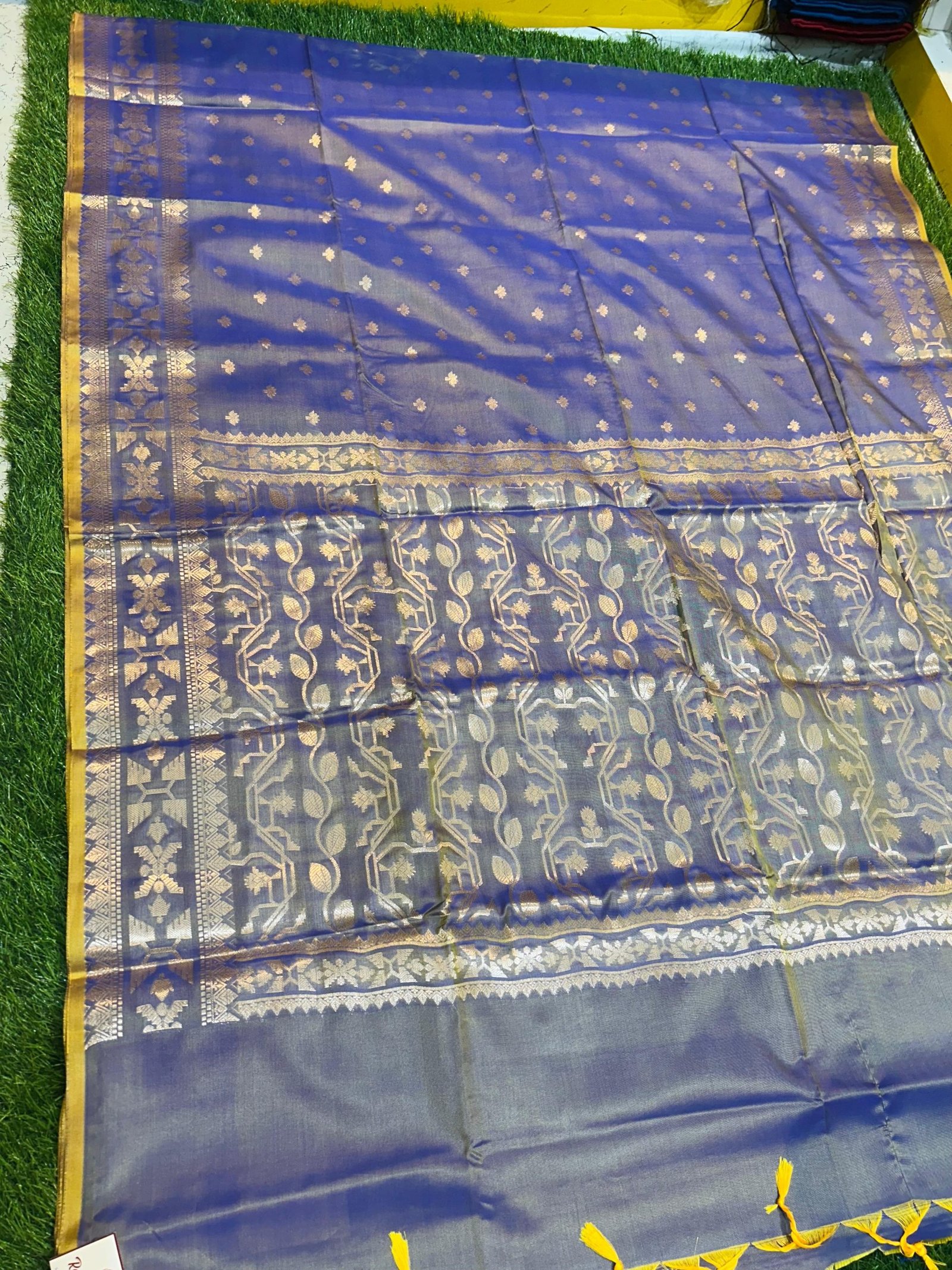 Soft Quality Samaya Silk Saree in Dual-tone Colours With Blouse Piece. - Image 3
