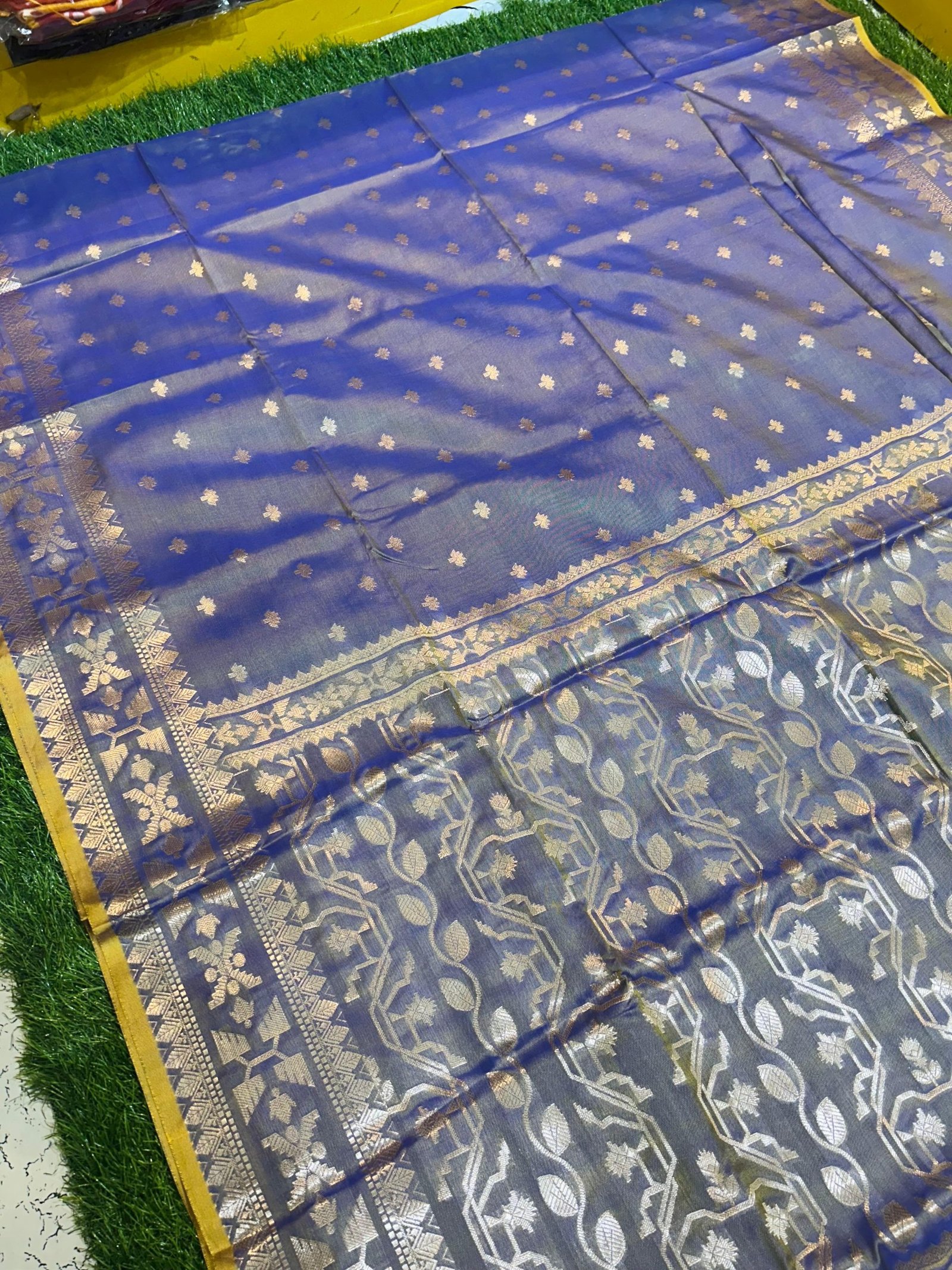 Soft Quality Samaya Silk Saree in Dual-tone Colours With Blouse Piece.