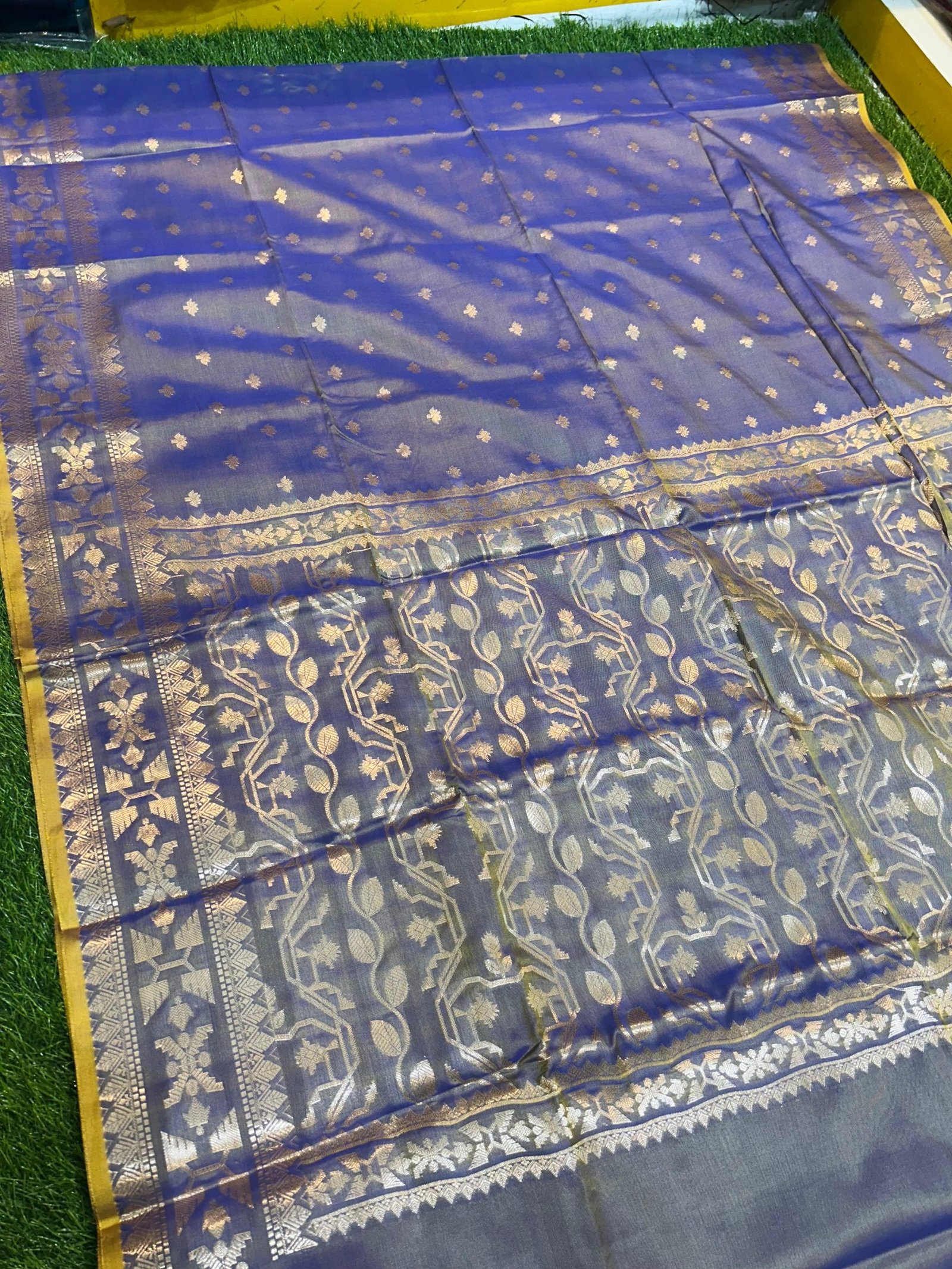 Soft Quality Samaya Silk Saree in Dual-tone Colours With Blouse Piece. - Image 4