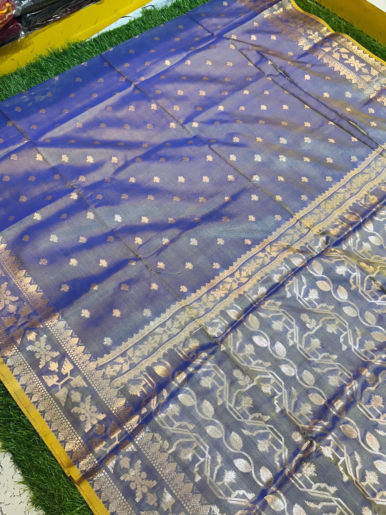 Soft Quality Samaya Silk Saree in Dual-tone Colours With Blouse Piece. - Image 6