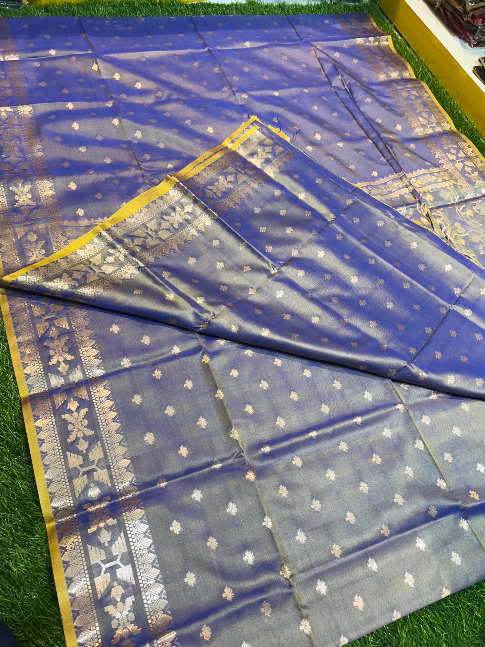 Soft Quality Samaya Silk Saree in Dual-tone Colours With Blouse Piece. - Image 7