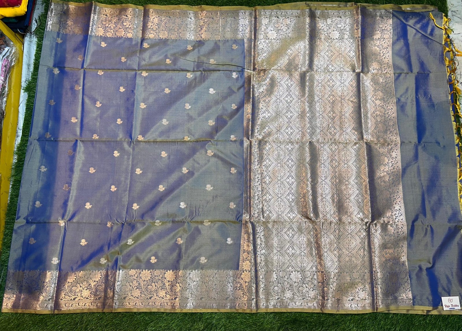 Soft Quality Samaya Silk Saree in Dual-tone Colours With Blouse Piece. - Image 2