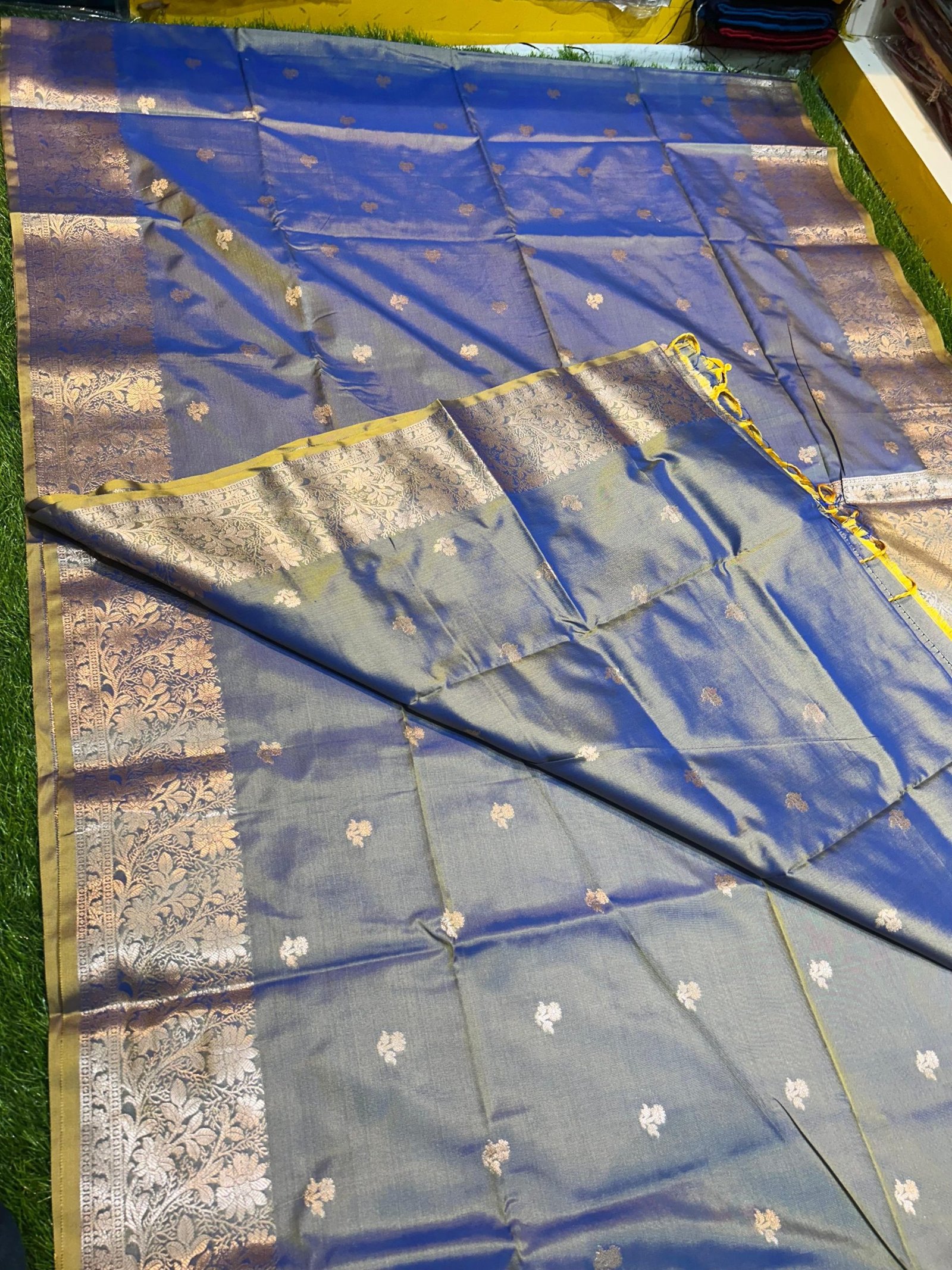 Soft Quality Samaya Silk Saree in Dual-tone Colours With Blouse Piece. - Image 6