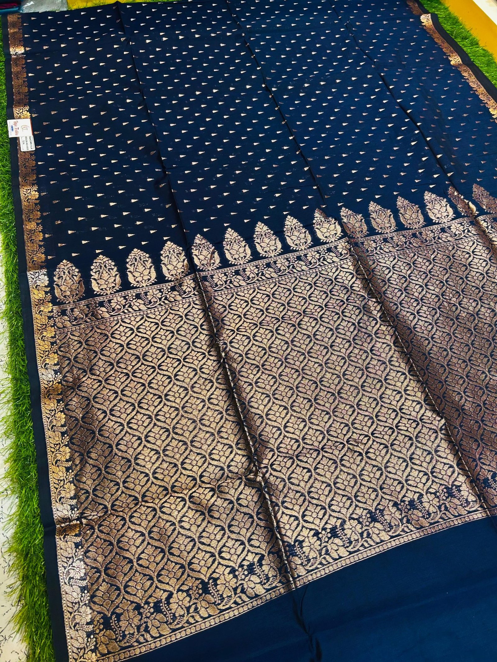 Soft quality Maheshwari Silk Saree With Blouse Piece.