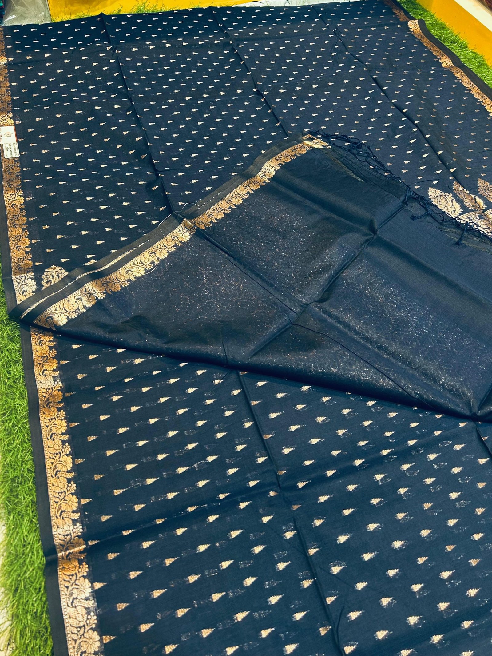 Soft quality Maheshwari Silk Saree With Blouse Piece. - Image 5