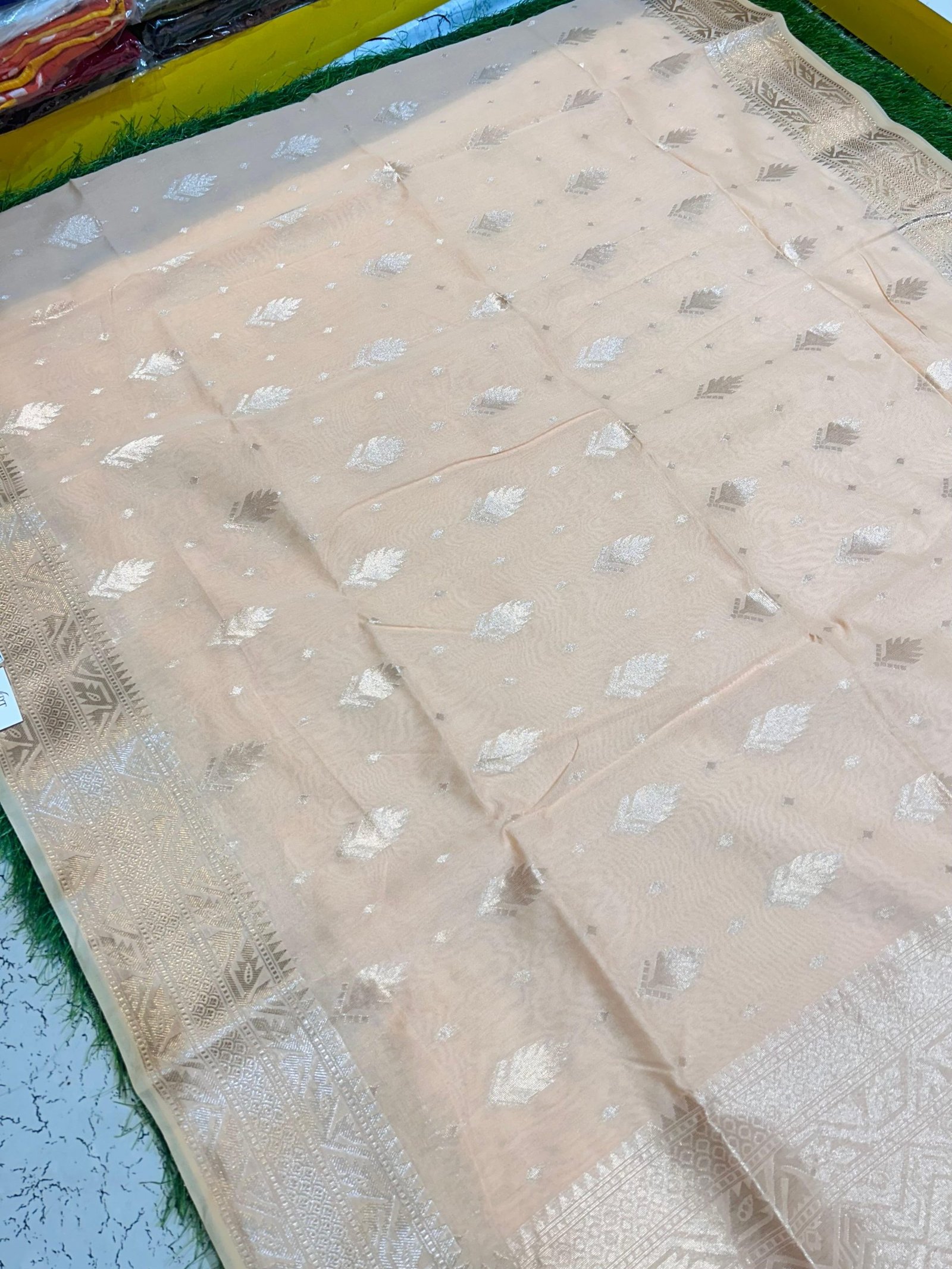 Soft quality Maheshwari Silk Saree With Blouse Piece. - Image 3