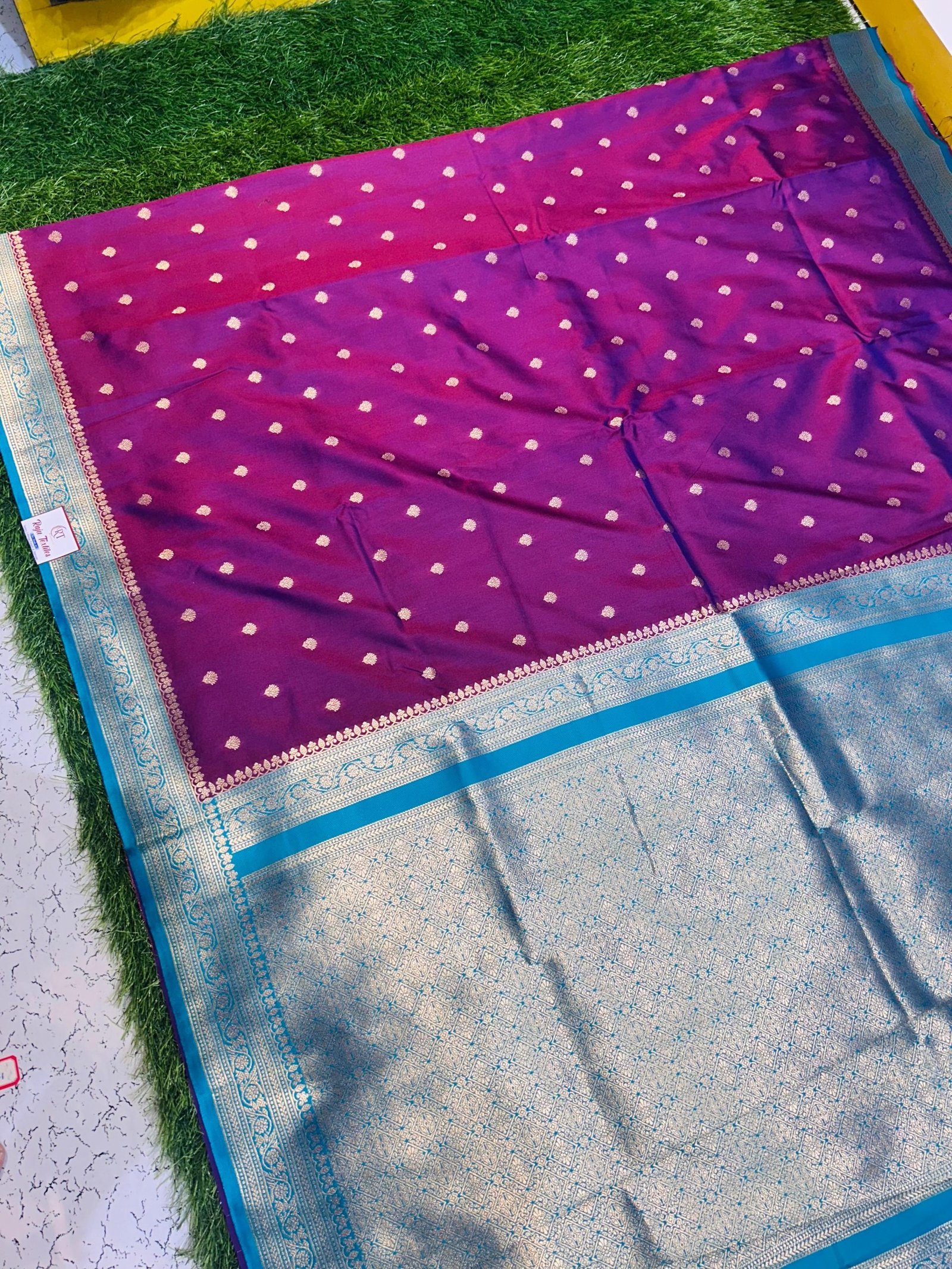 Soft quality Silk Saree in Contrast Border With Blouse Piece. - Image 5