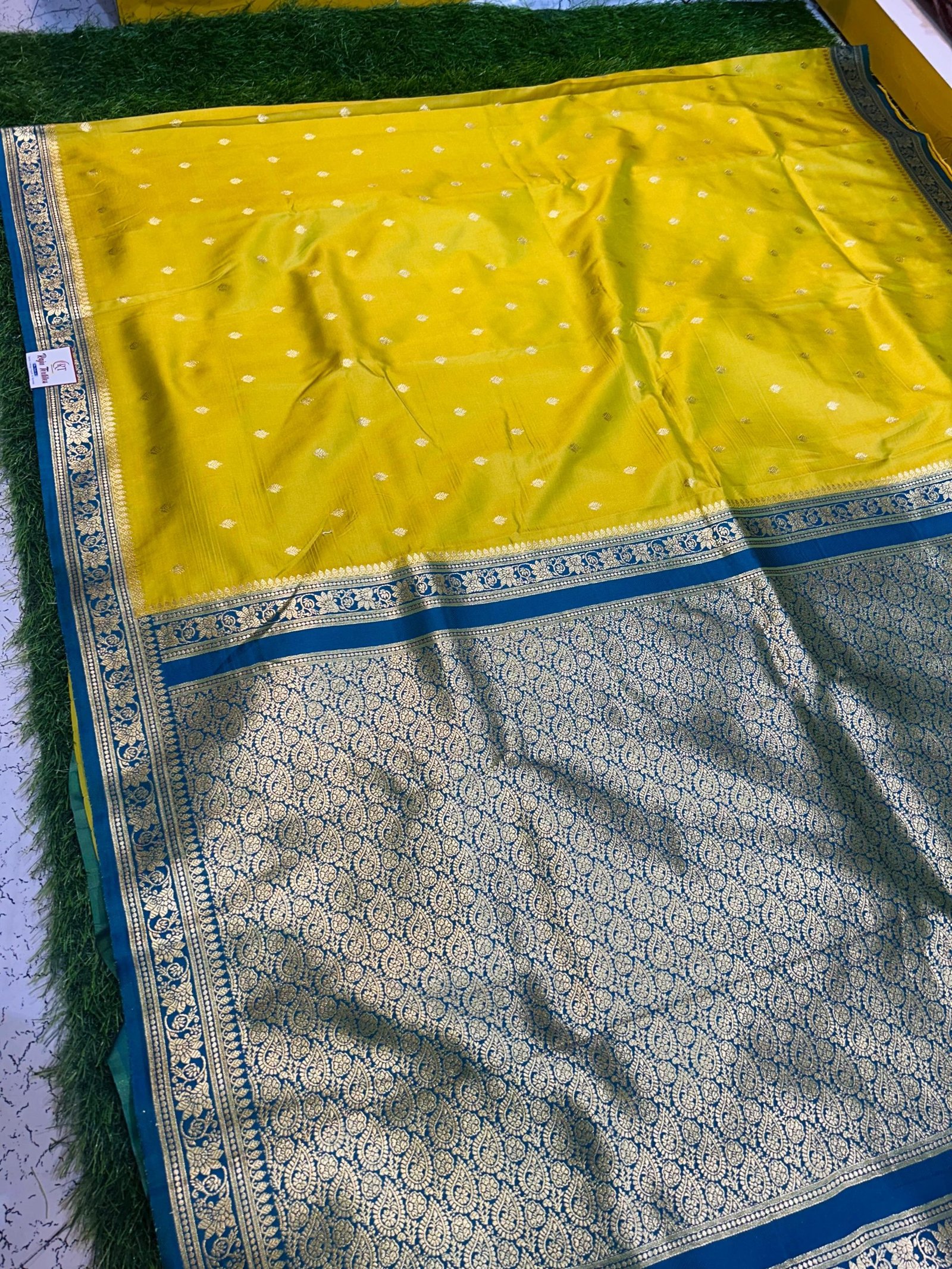 Soft quality Silk Saree in Contrast Border With Blouse Piece.