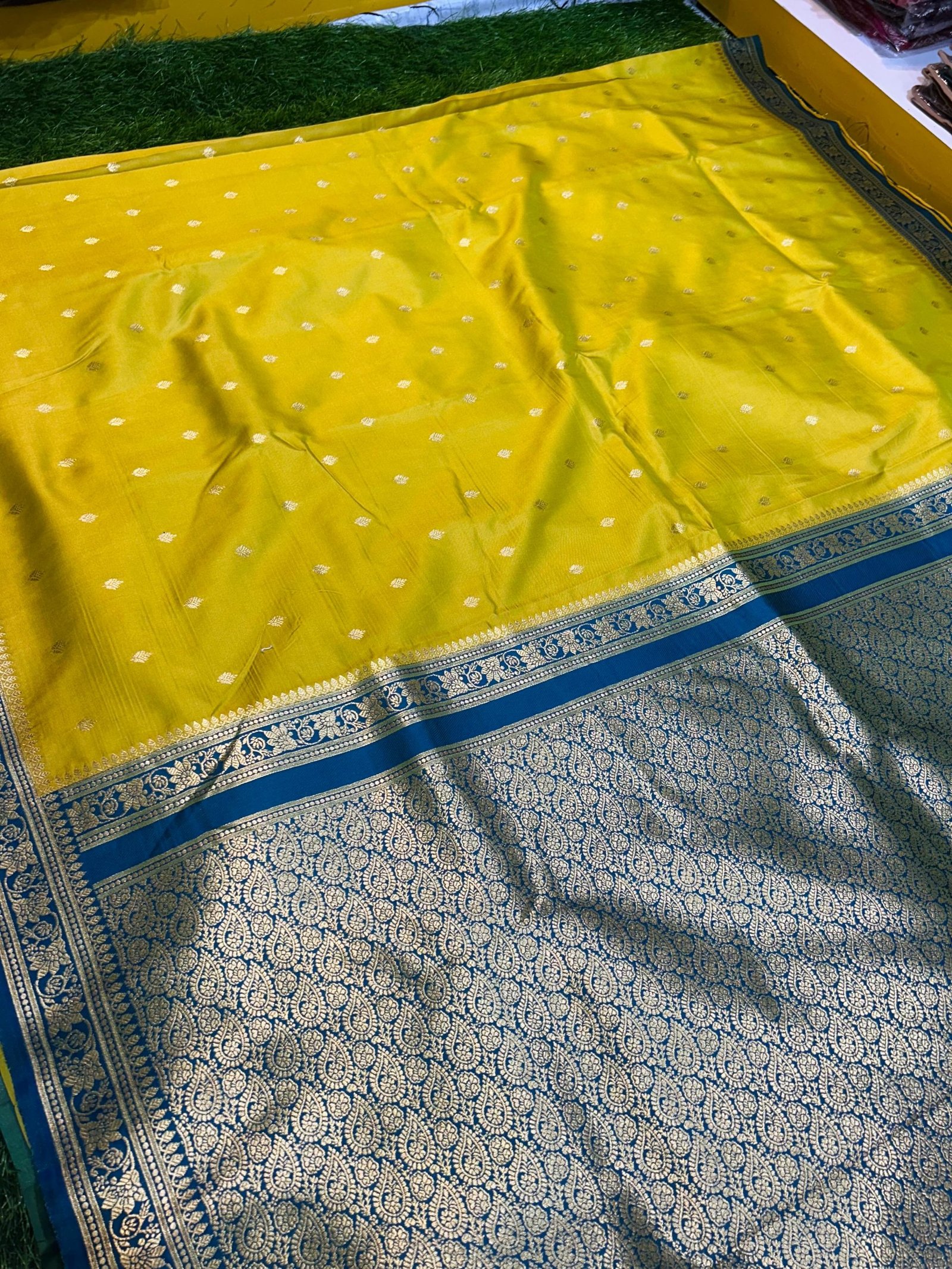 Soft quality Silk Saree in Contrast Border With Blouse Piece. - Image 5