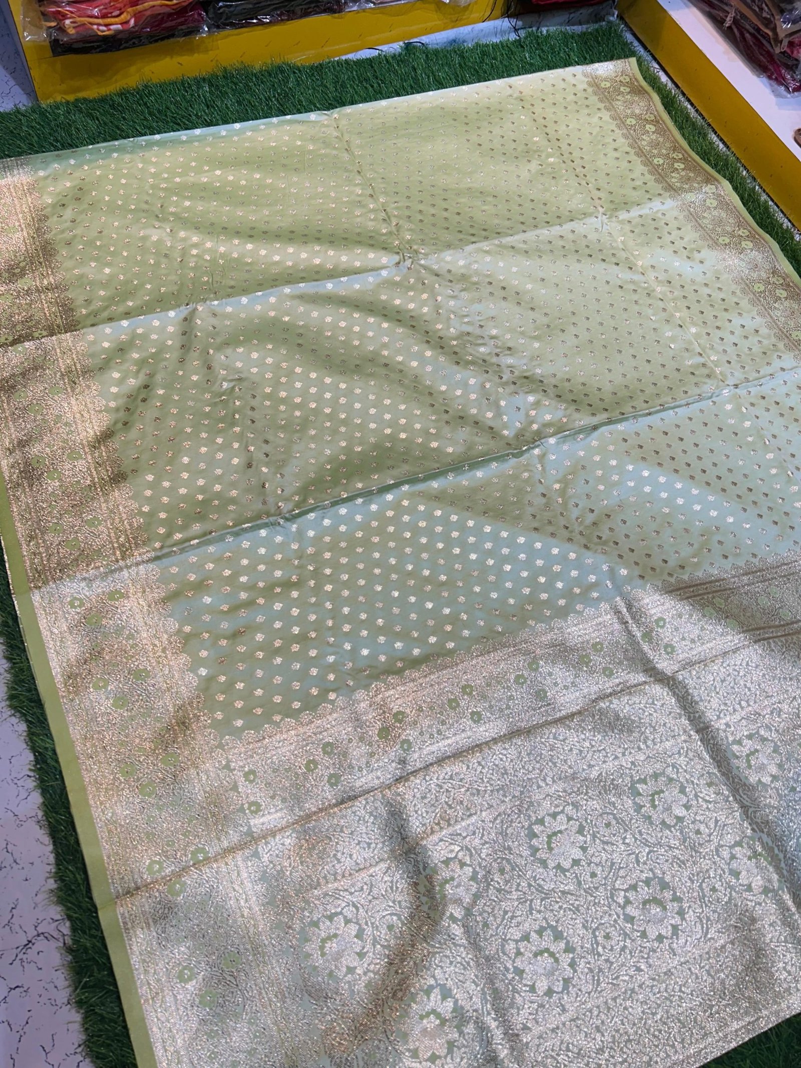 Premium quality Mashru Satin Silk Saree with Pastel Colour & Blouse Piece.