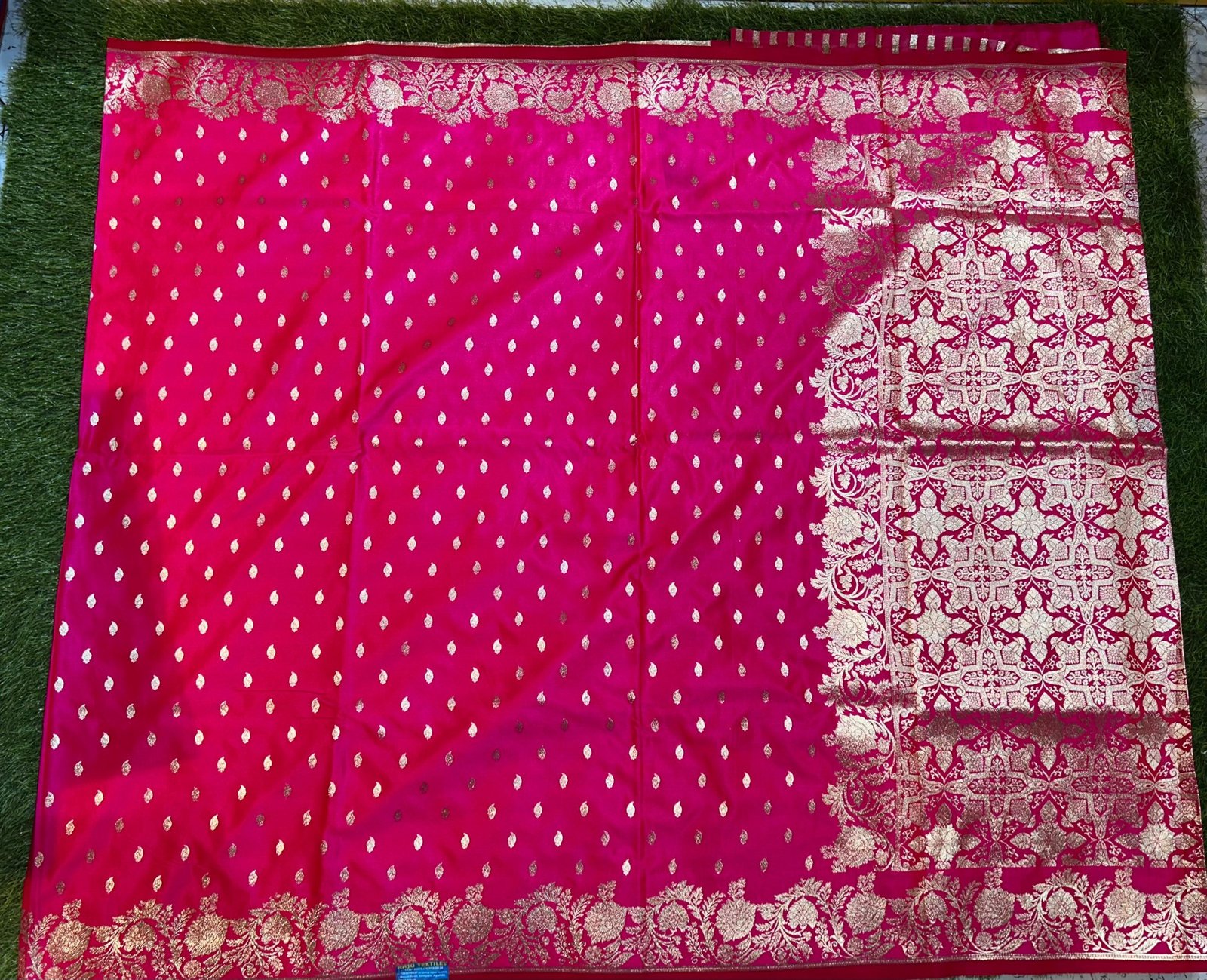 Premium quality Mashru Satin Silk Saree with Blouse Piece. - Image 2