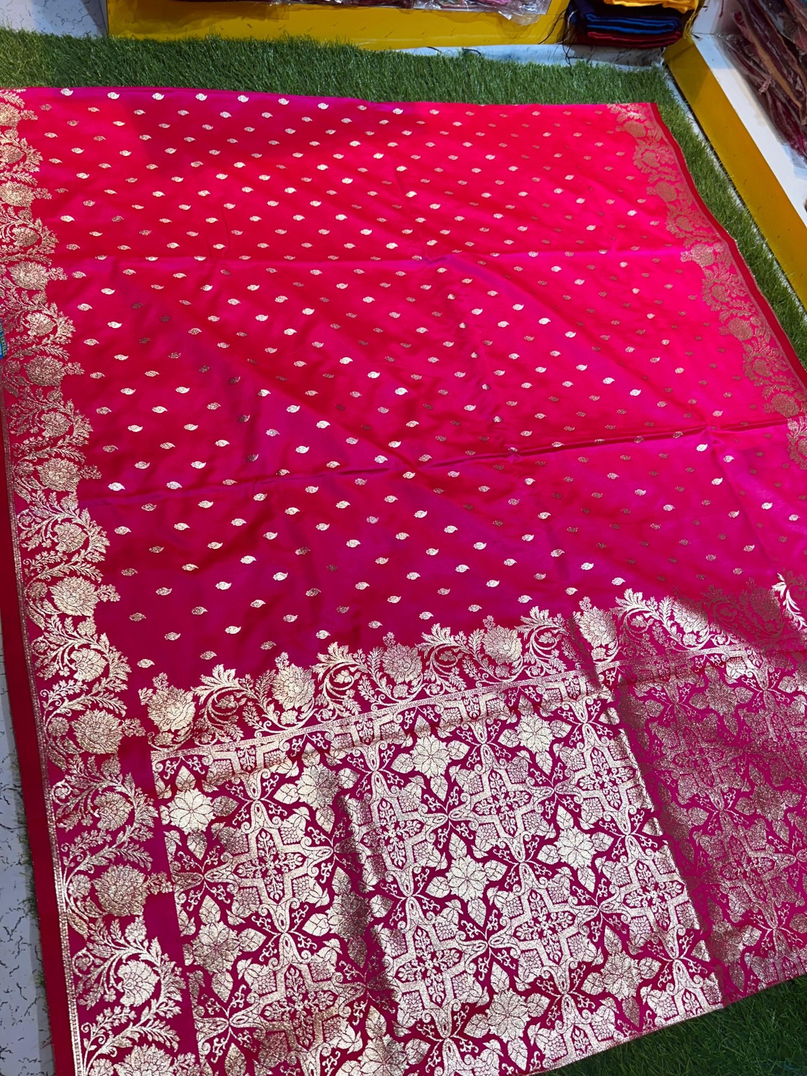 Premium quality Mashru Satin Silk Saree with Blouse Piece. - Image 4