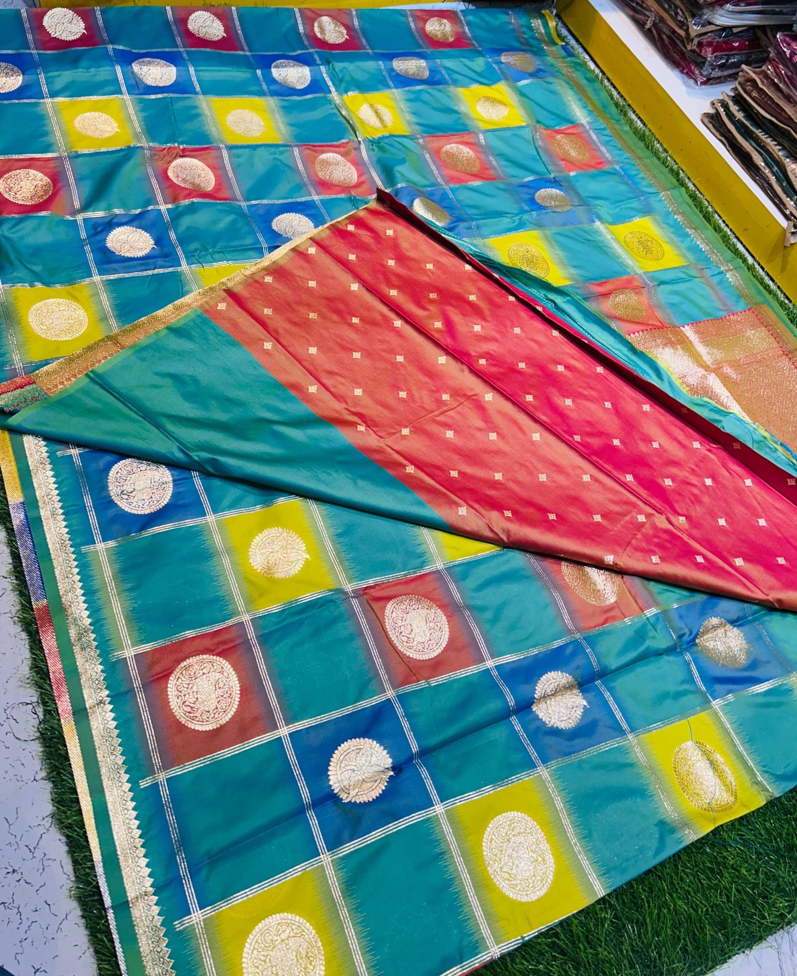 Premium quality South Indian Silk Saree in Multi-Colour with Blouse Piece. - Image 8