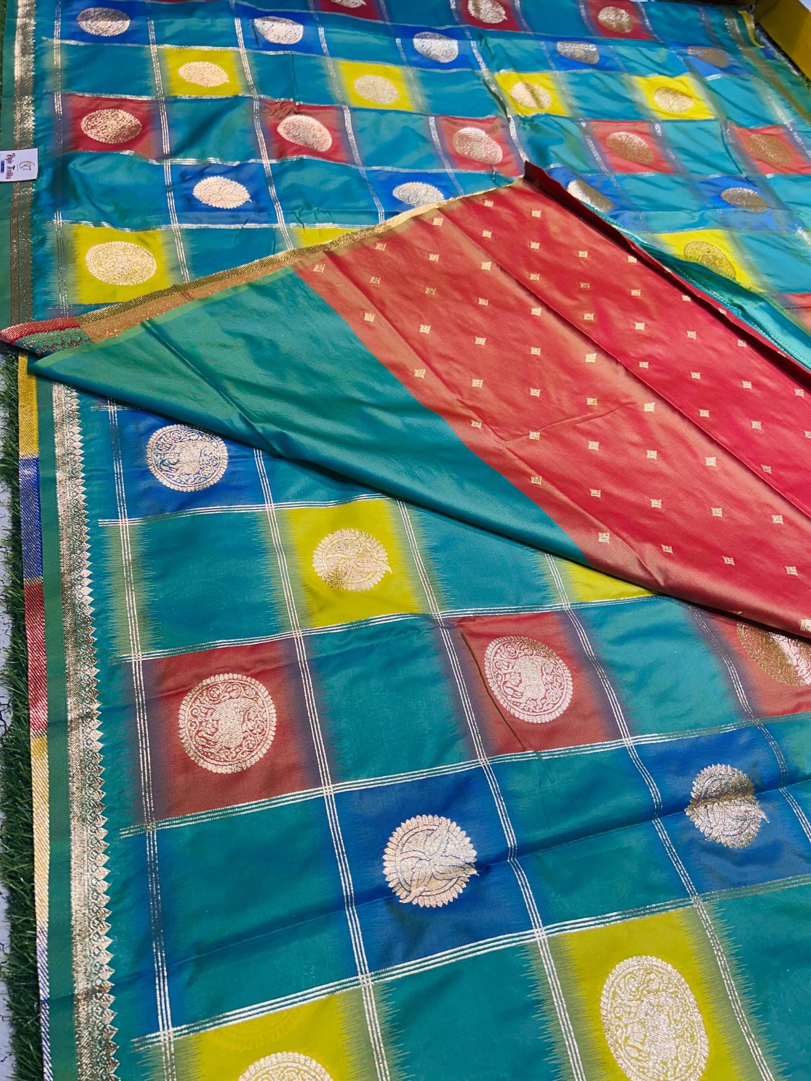 Premium quality South Indian Silk Saree in Multi-Colour with Blouse Piece. - Image 7