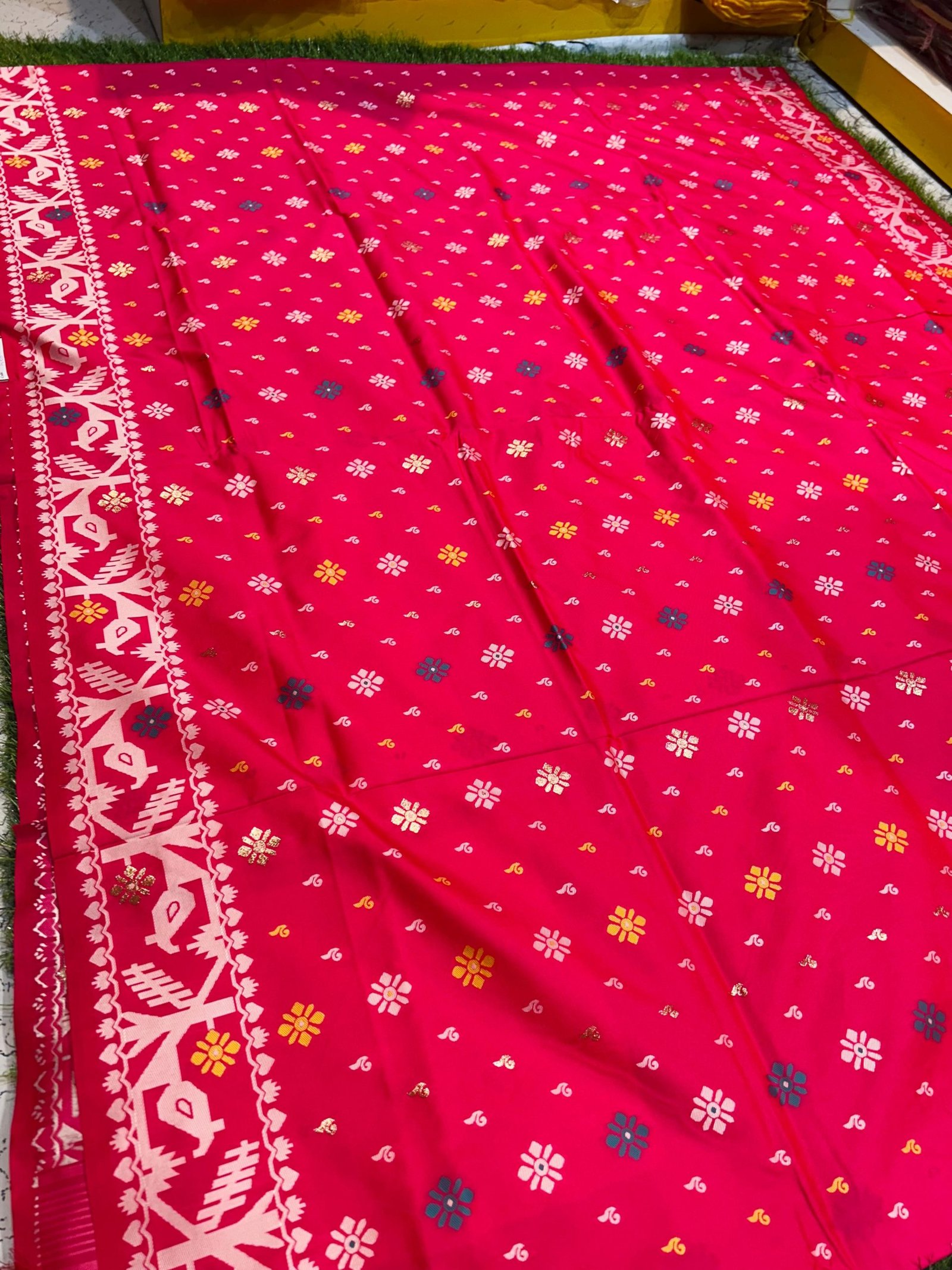 Soft quality Silk Saree in Jamdhani Works With Blouse Piece. - Image 4