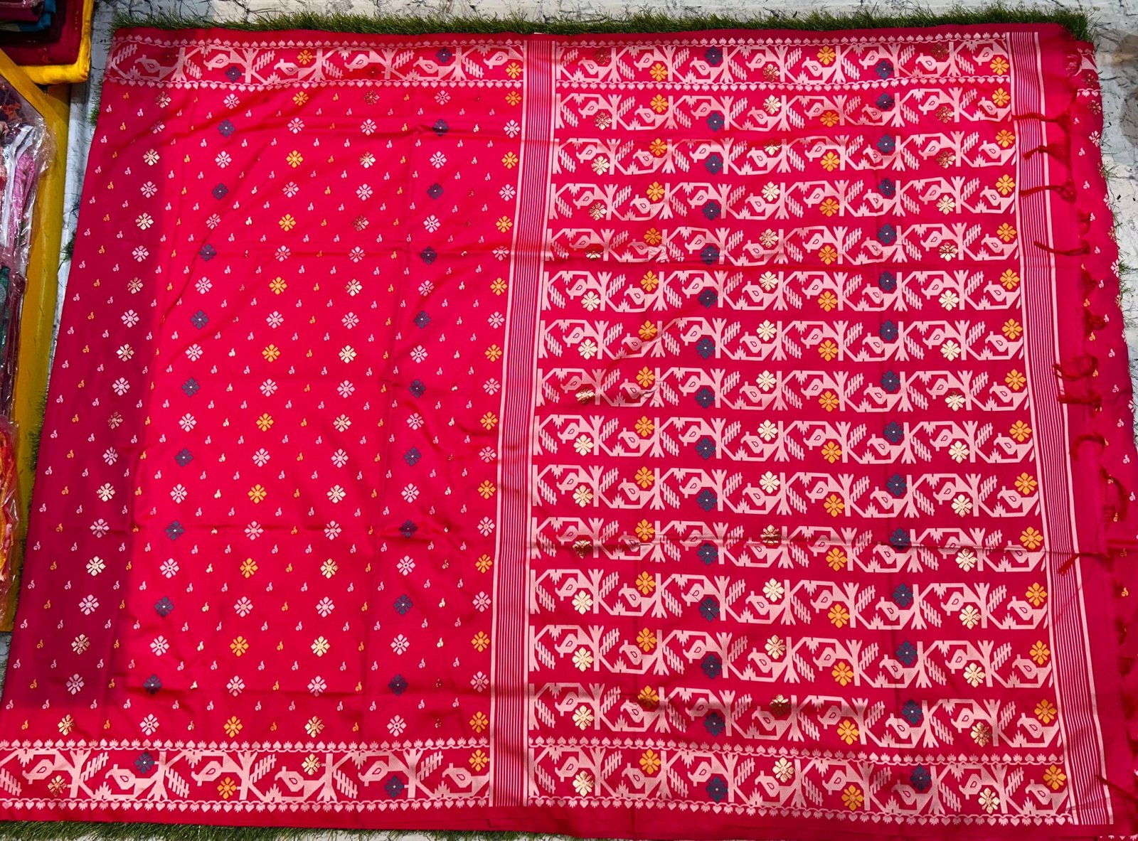 Soft quality Silk Saree in Jamdhani Works With Blouse Piece. - Image 6