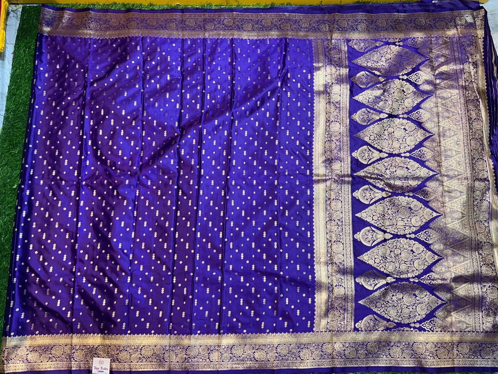 Premium quality Satin Mashru Silk Saree with Blouse Piece. - Image 2