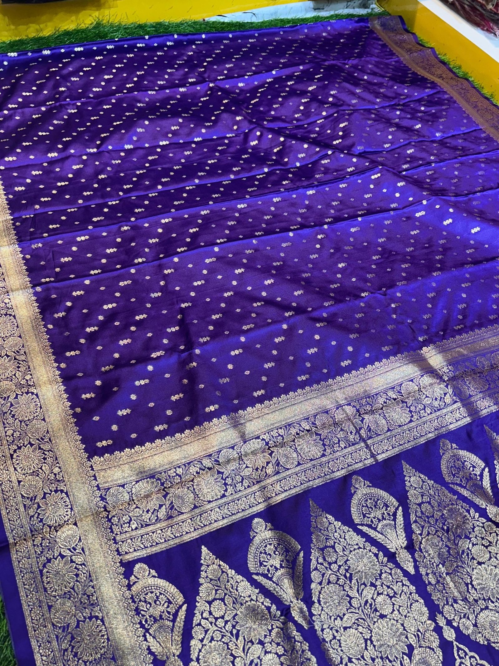 Premium quality Satin Mashru Silk Saree with Blouse Piece. - Image 3