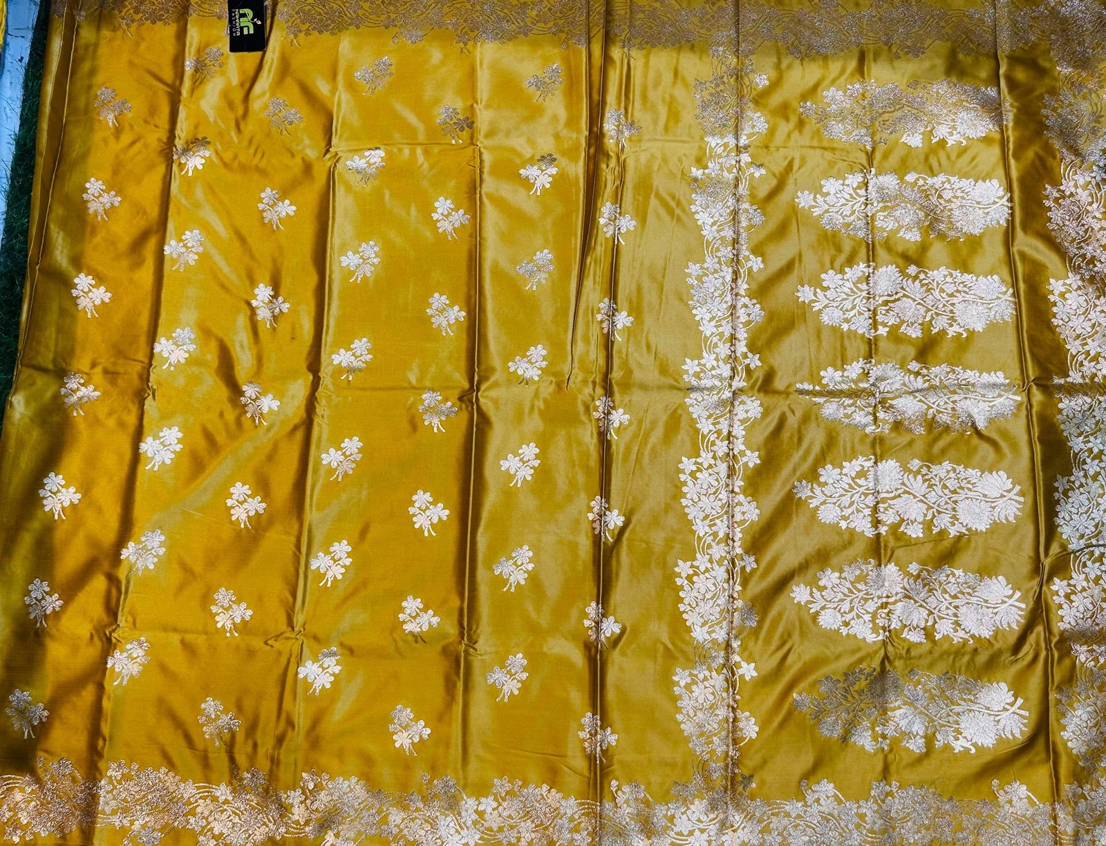 Premium quality Satin Mashru Silk Saree with Blouse Piece. - Image 2