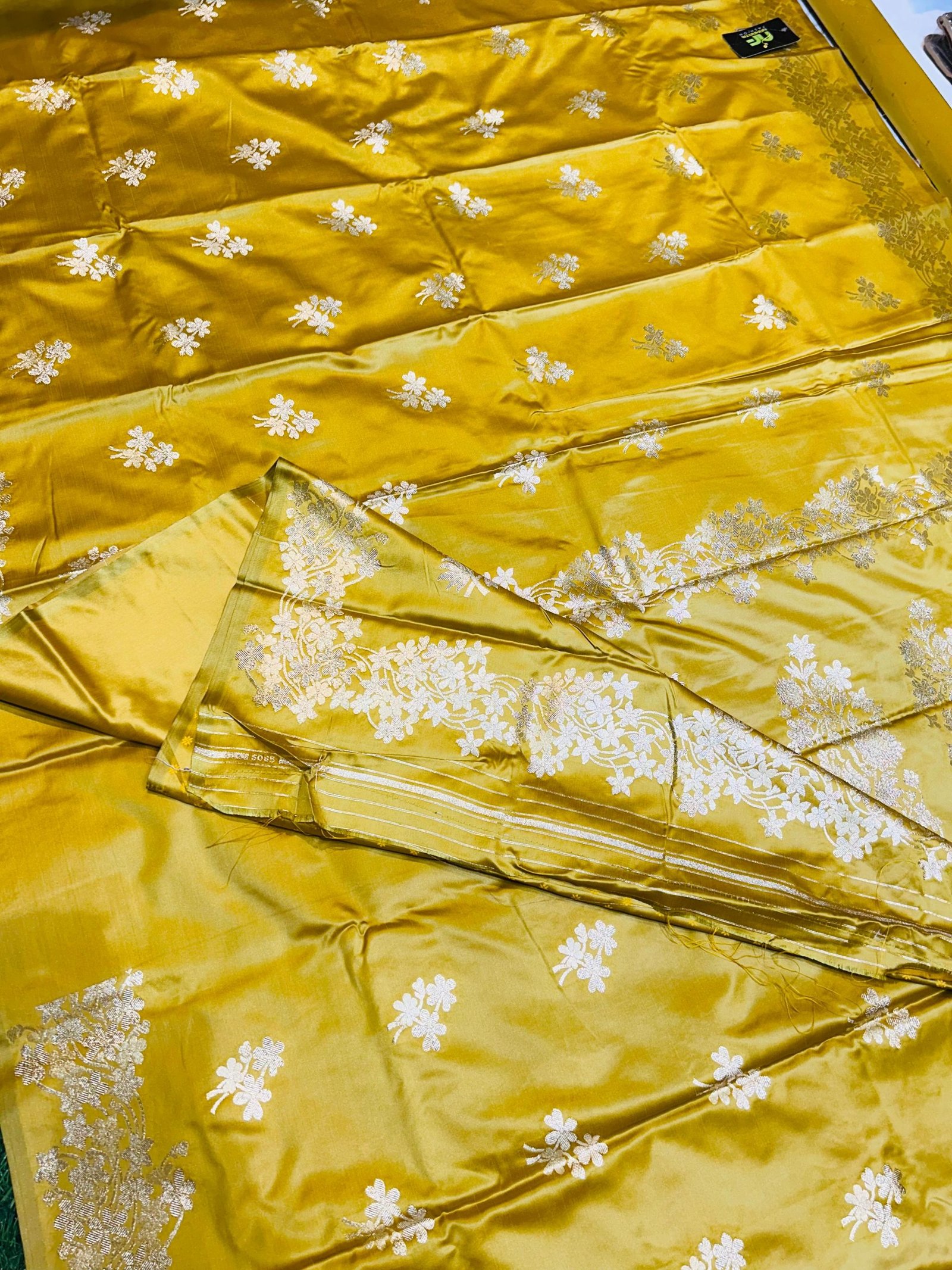 Premium quality Satin Mashru Silk Saree with Blouse Piece. - Image 7