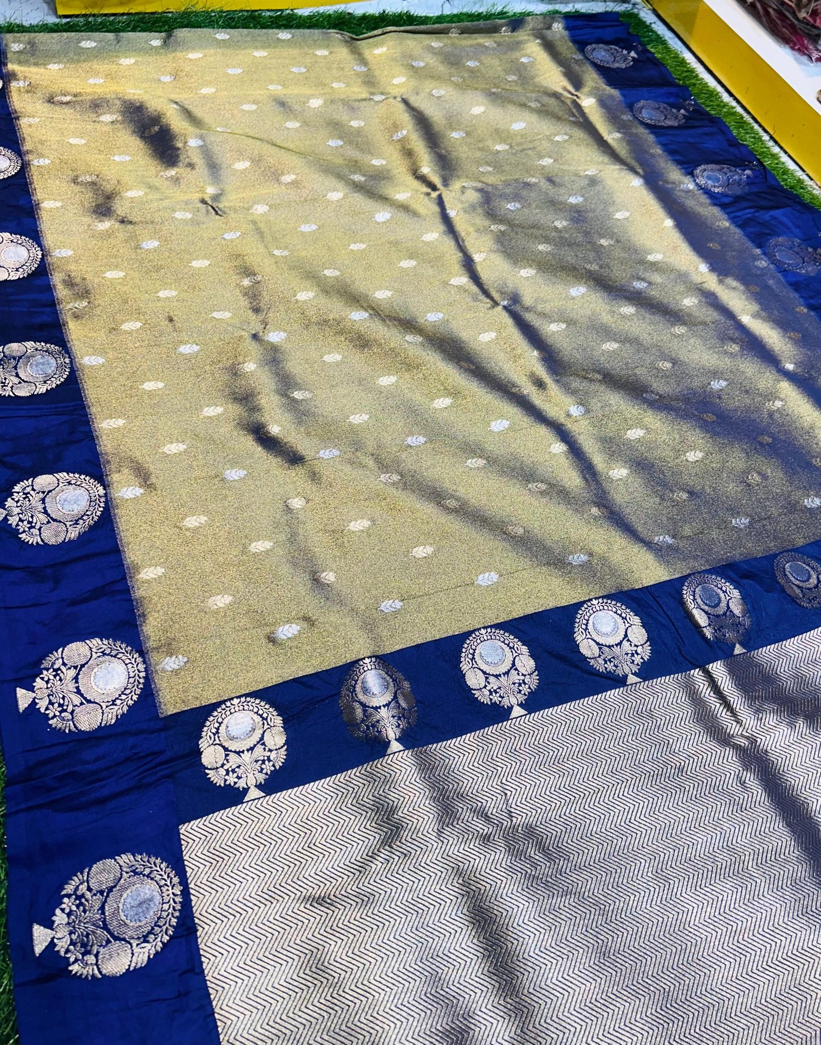 Premium quality Tissue Silk Saree with Contrast Border & Blouse Piece.